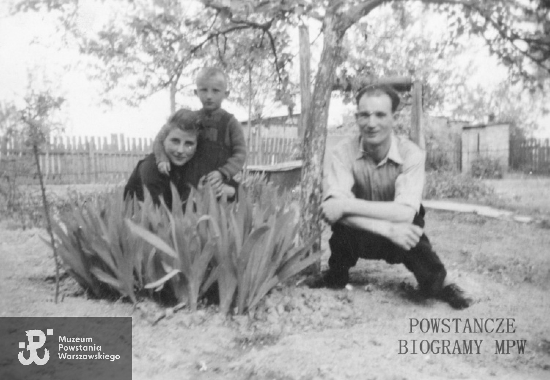 1944 rok: Jan Witkowski, jego syn Władysław, po lewej p. Sujkowska. Fot. z archiwum rodzinnego Władysława Witkowskiego