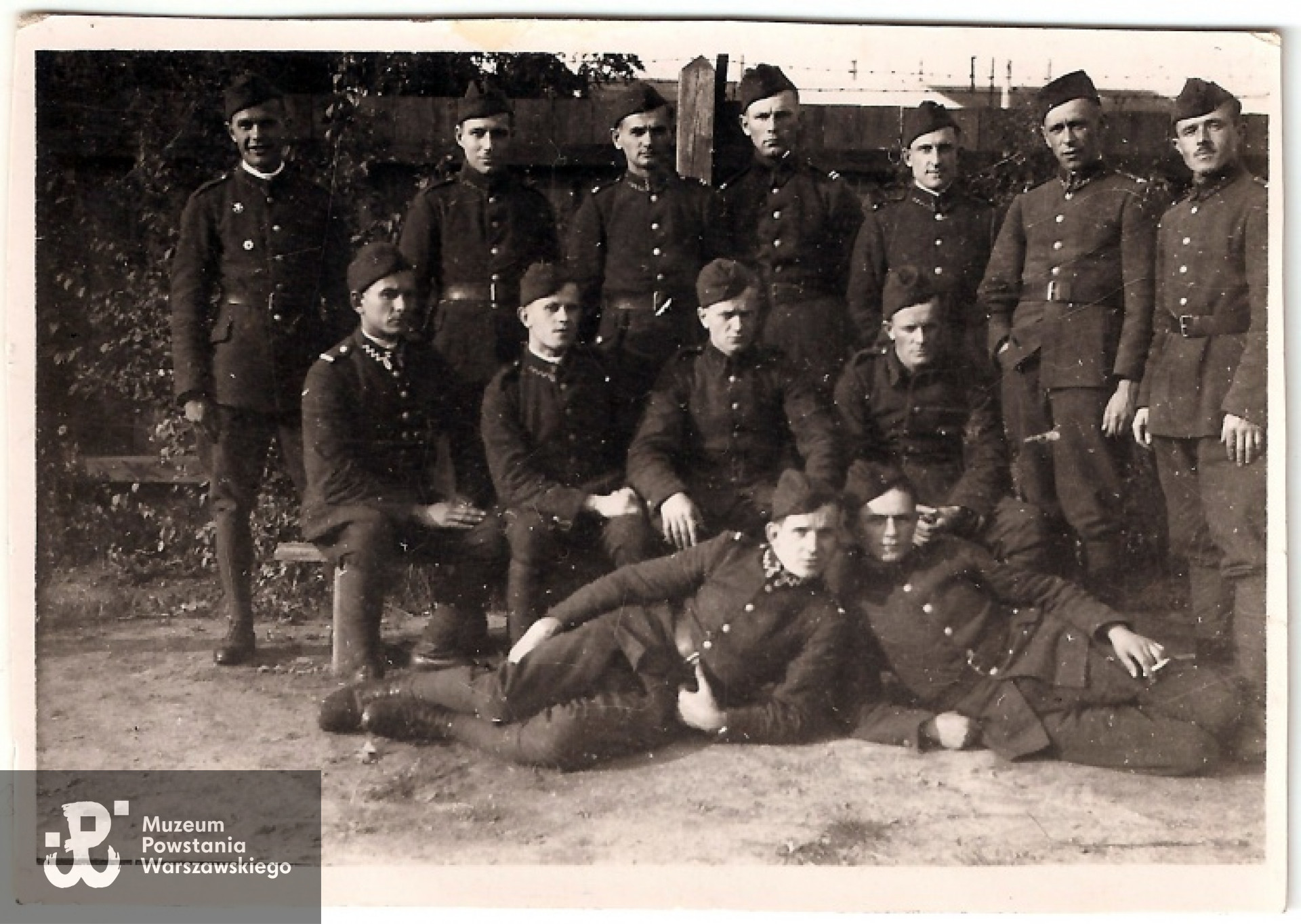 Zdjęcie z wojska - Józef Kaca leży po prawej