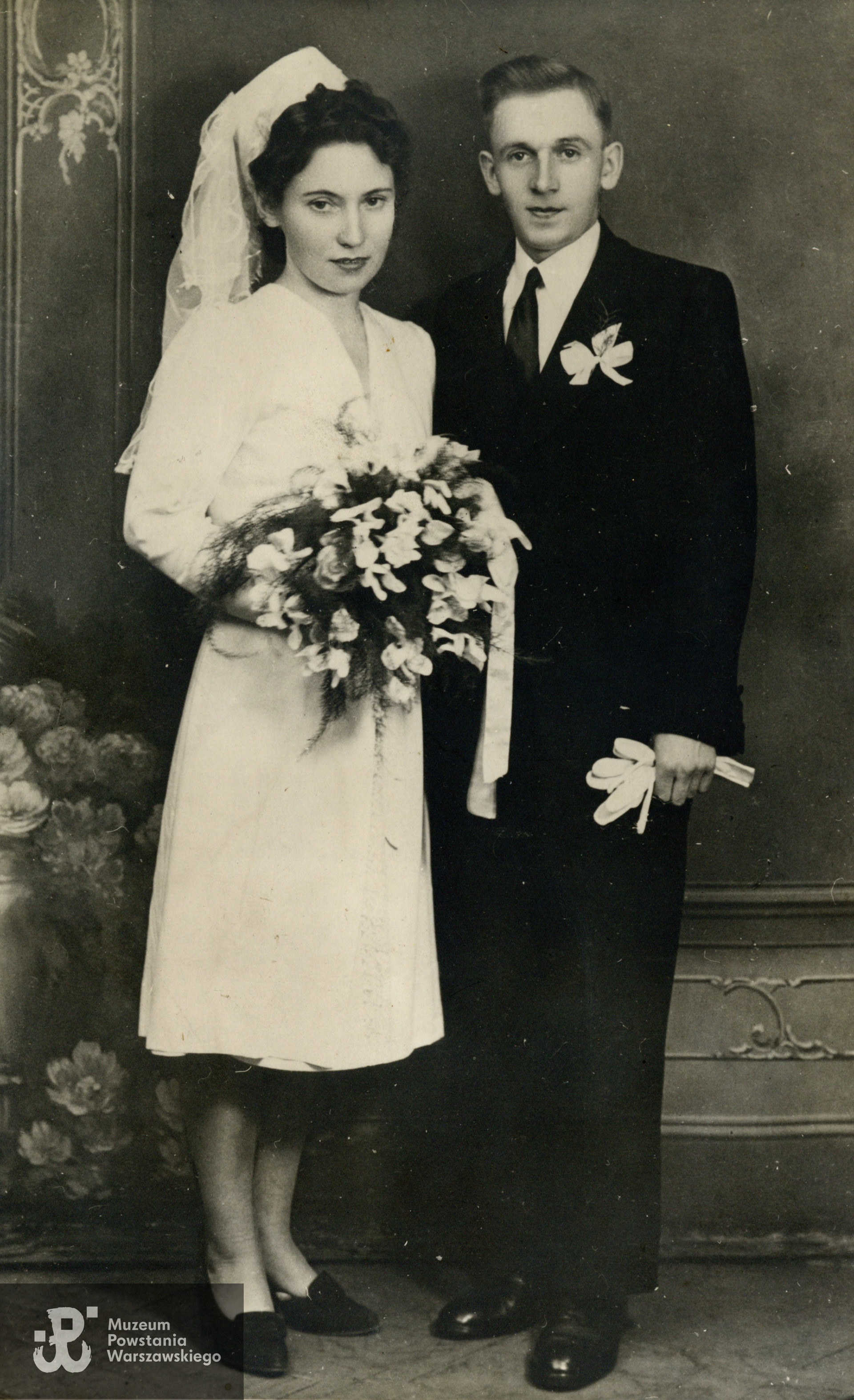 kpr. Leopold Mikołaj Tworkowski "Maciej z żoną Jadwigą, fotografia ślubna. Fot. ze zbiorów rodzinnych p. Bogusława Tworkowskiego, syna Powstańca. Skany wykonano w Muzeum Powstania Warszawskiego w maju 2022 r. 