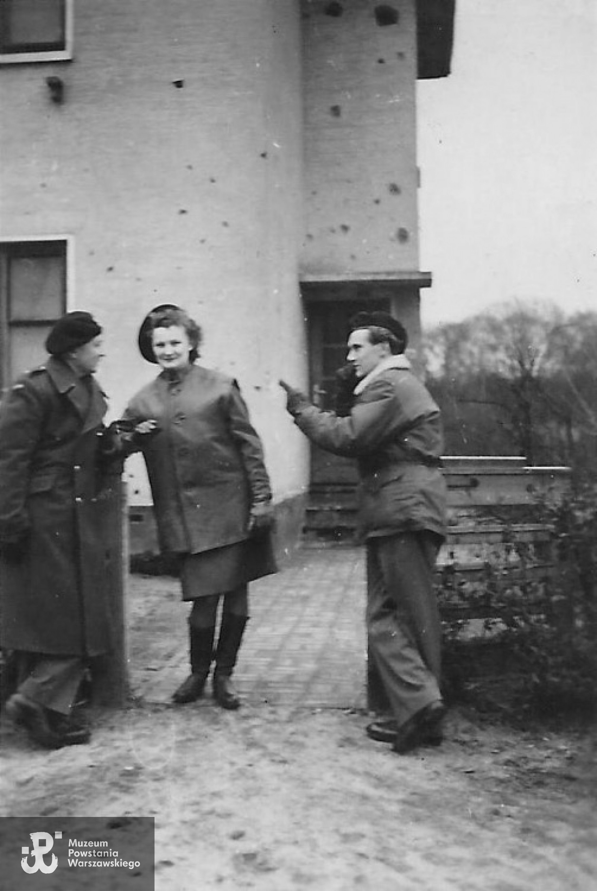 Teresa Szuch po wyzwoleniu dziewcząt z obozu przez płk Koszutskiego od gen. Maczka.