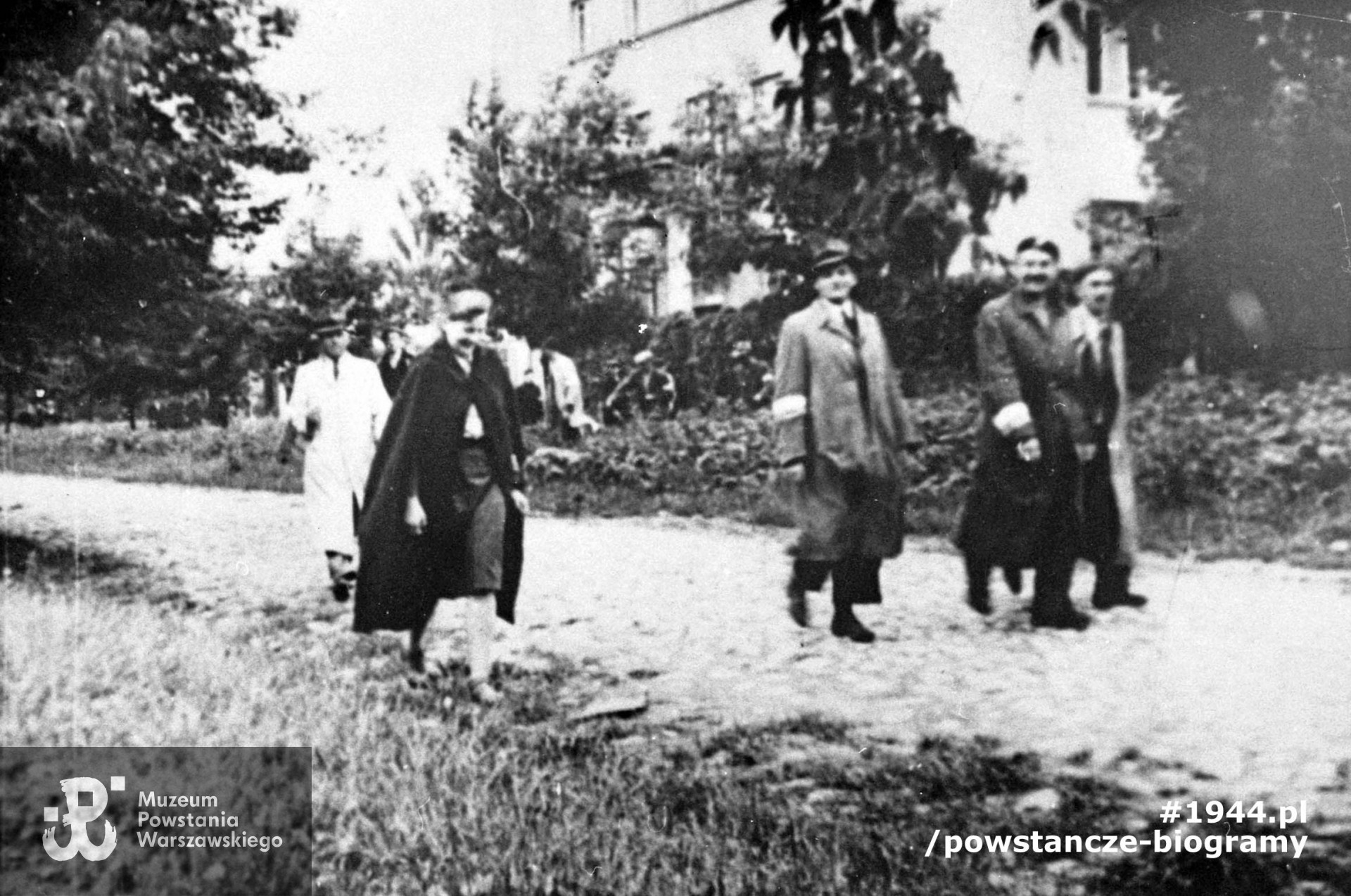 Zdjęcie filmowe z Powstania Warszawskiego autorstwa Romana Banacha ps. "Świerk". Ze zbiorów Muzeum Powstania Warszawskiego