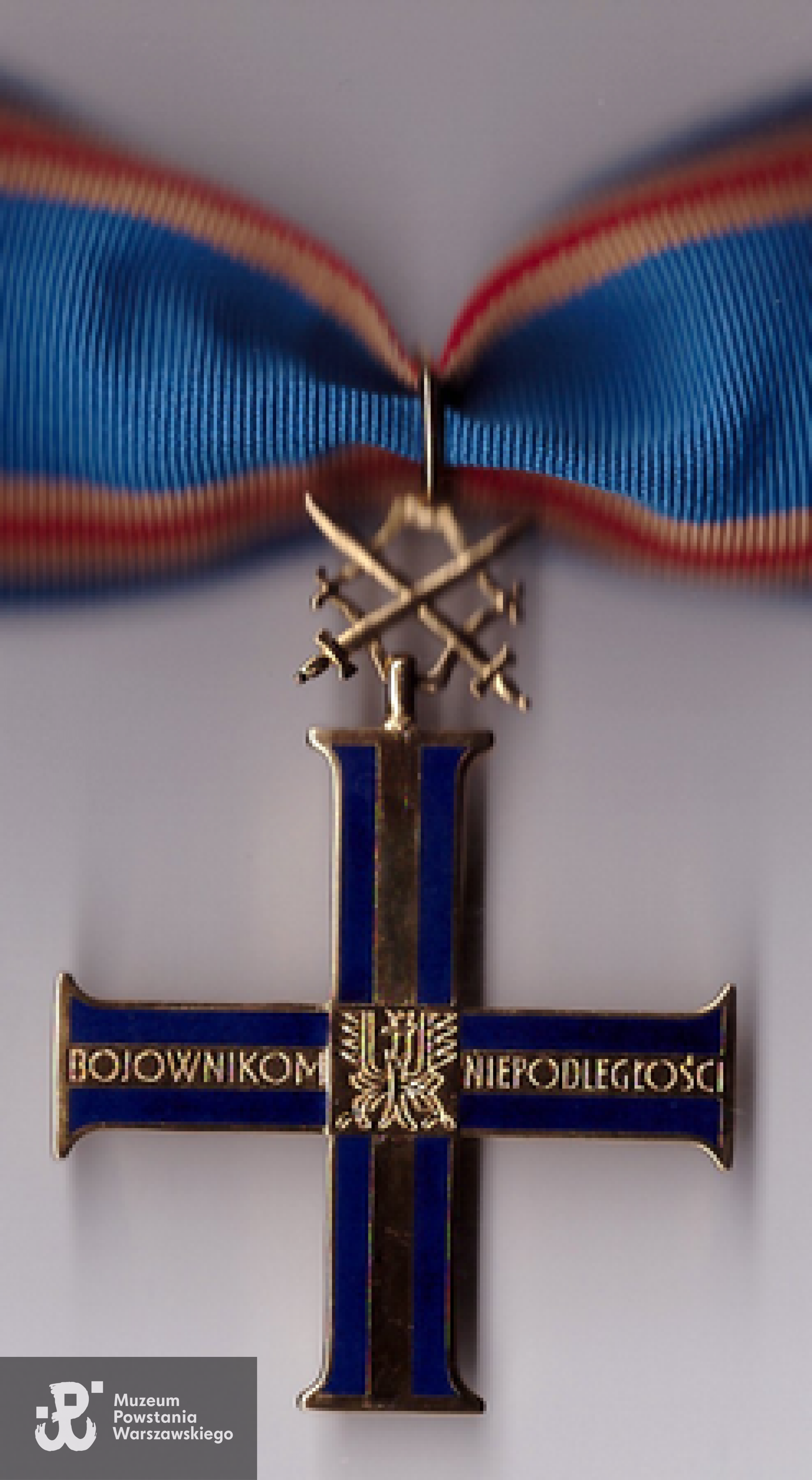 Krzyż  z Mieczami Orderu Krzyża Niepodległości. fot. udostępnił p. Andrzej  Poradzki