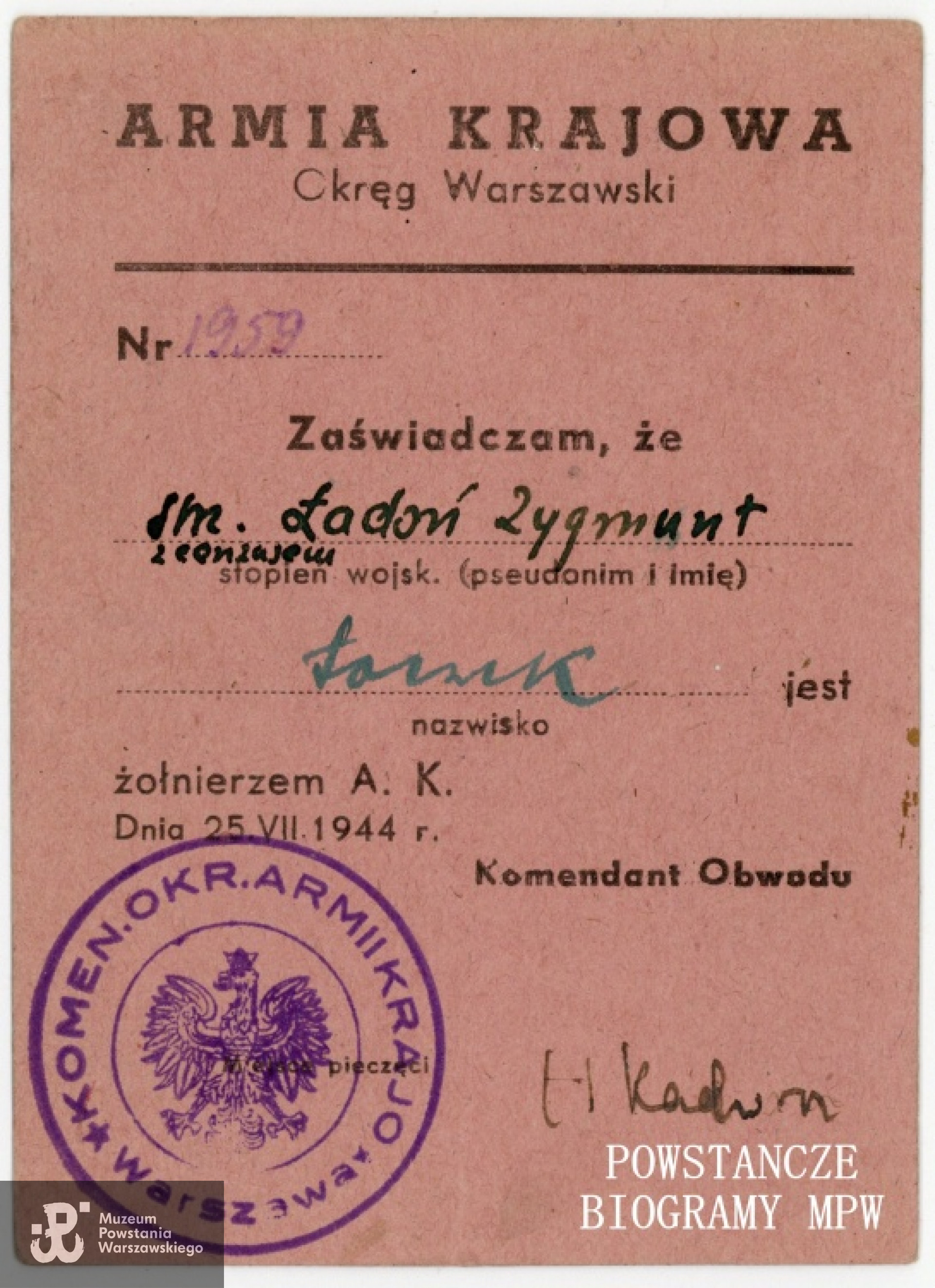 Legitymacja Armii Krajowej; Ładoń Zygmunt, pieczęć okrągła Dowództwa Obwodu Śródmieście AK, podpis Komendanta Obwodu - "Radwan" (płk. Edward Pfeiffer). Ze zbiorów Muzeum Powstania Warszawskiego, sygn. P/7255