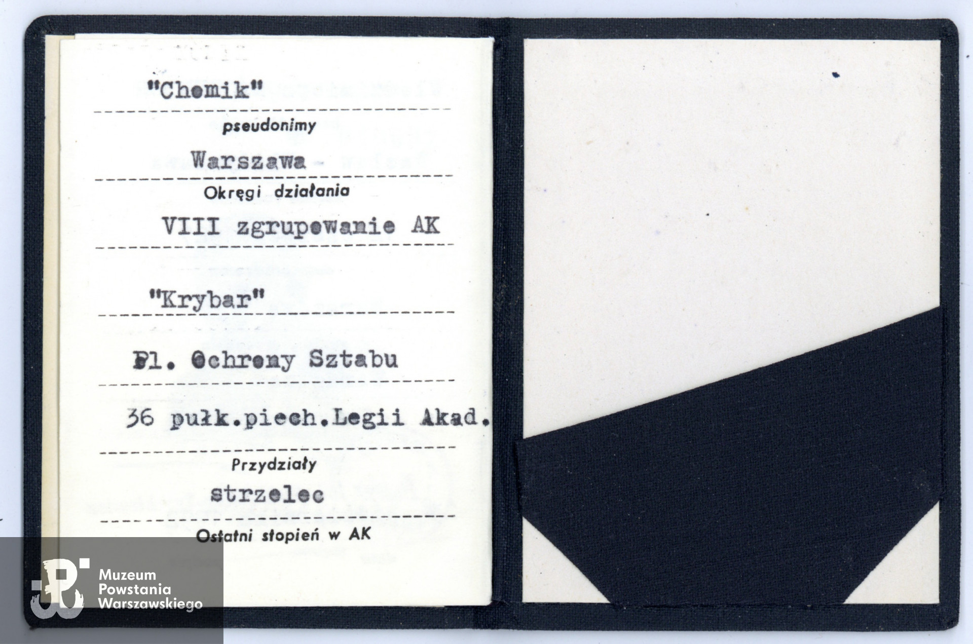 Legitymacja  Światowego Związku Żołnierzy Armii Krajowej. Dokument ze zbiorów rodzinnych Pana Włodzimierza Maczundera ps. Chomik. Skany wykonano w Muzeum Powstania Warszawskiego, 09/2023