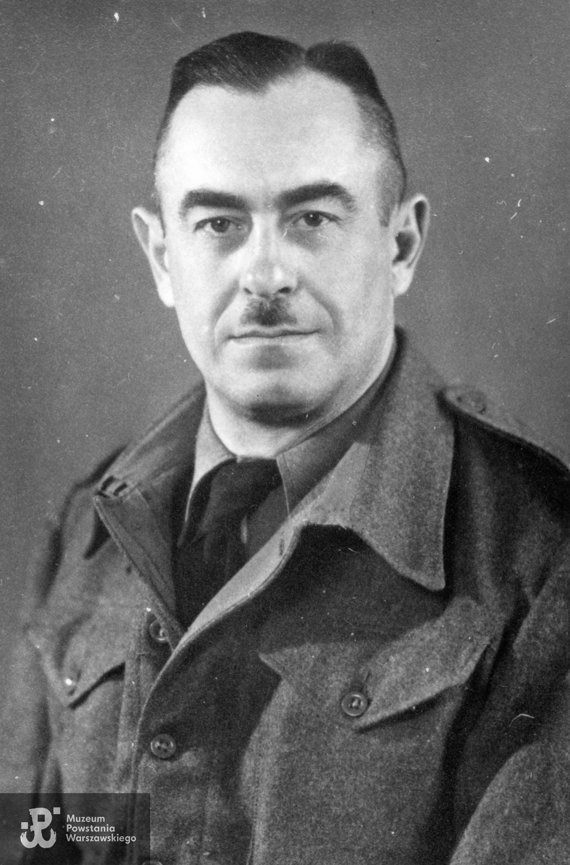 Mjr Władysław Nowakowski „Jeleń”, „Dziewulski”, „Serb”, „Żubr” (1898-1964). Fot. ze zbiorów Muzeum Powstania Warszawskiego, materiały  Jan Rockiego ps. Bratek, ujęcie tożsame MPW-IK/3206