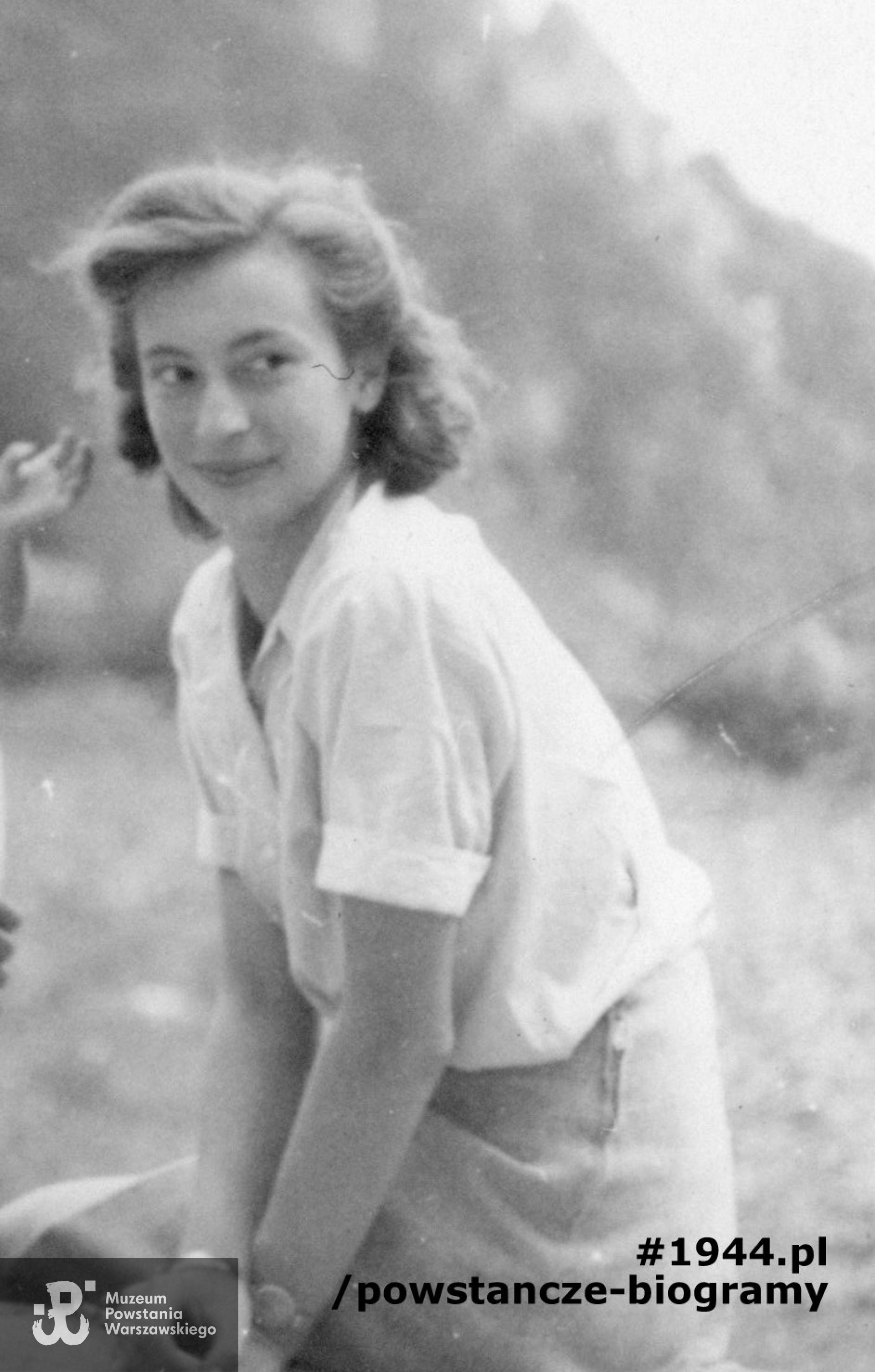 Irena Minkiewicz - Perkowicz „Irena”, „Ryfka”. Fotografia wykonana dwa lata po Powstaniu, w roku 1946. Fragment szerszego ujęcia. Fot. z archiwum rodzinnego p. Ewy Guttmejer z domu Kaczyńskiej.