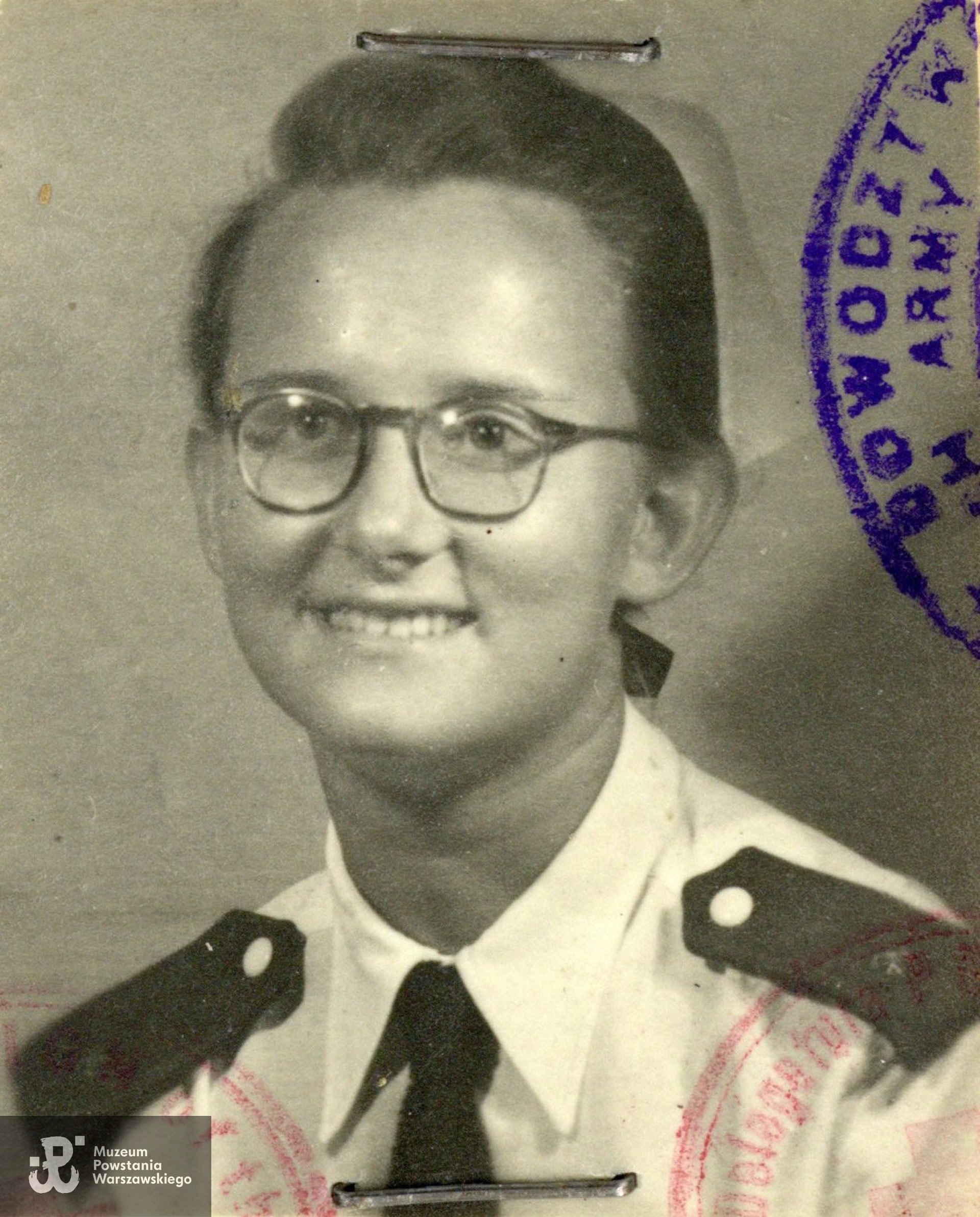 Jadwiga Dippel -  fotografia portretowa wykonana po wyzwoleniu, ze zbiorów prywatnych p. Jadwigi Dippel - Bossowskiej.