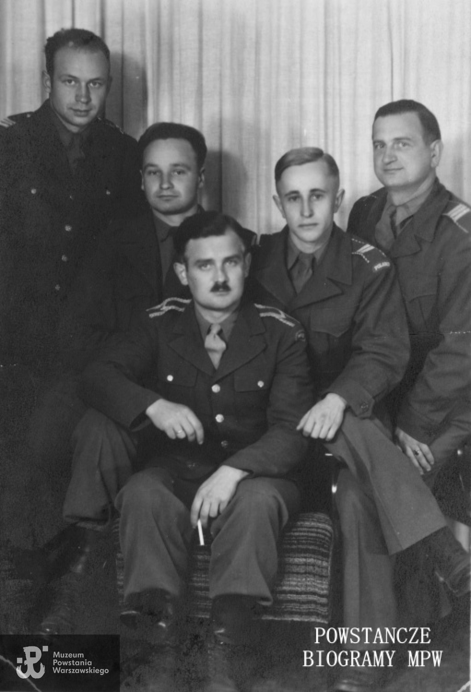 Langwasser, Niemcy, 18.10.1945 r. Józef Gawlicki na zdjęciu drugi od lewej. Fot. ze zbiorów MPW - sygn. P/8125, dar Antoniny Gawlickiej - Galej