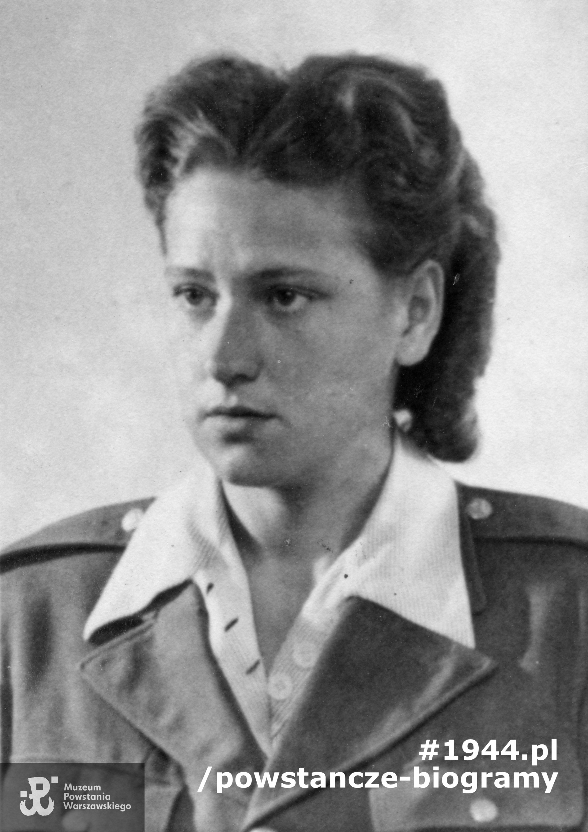  Hanna Danuta Strzałkowska - Wajnert ps. „Maria Ostrowska” - po wyzwoleniu, Lubeka, sierpień 1945 rok. Fotografia portretowa dołączona do ankiety uczestnika Powstania Warszawskiego. Ze zbiorów Muzeum Powstania Warszawskiego, sygn. MPW-IP/5850  (P/5847/07)