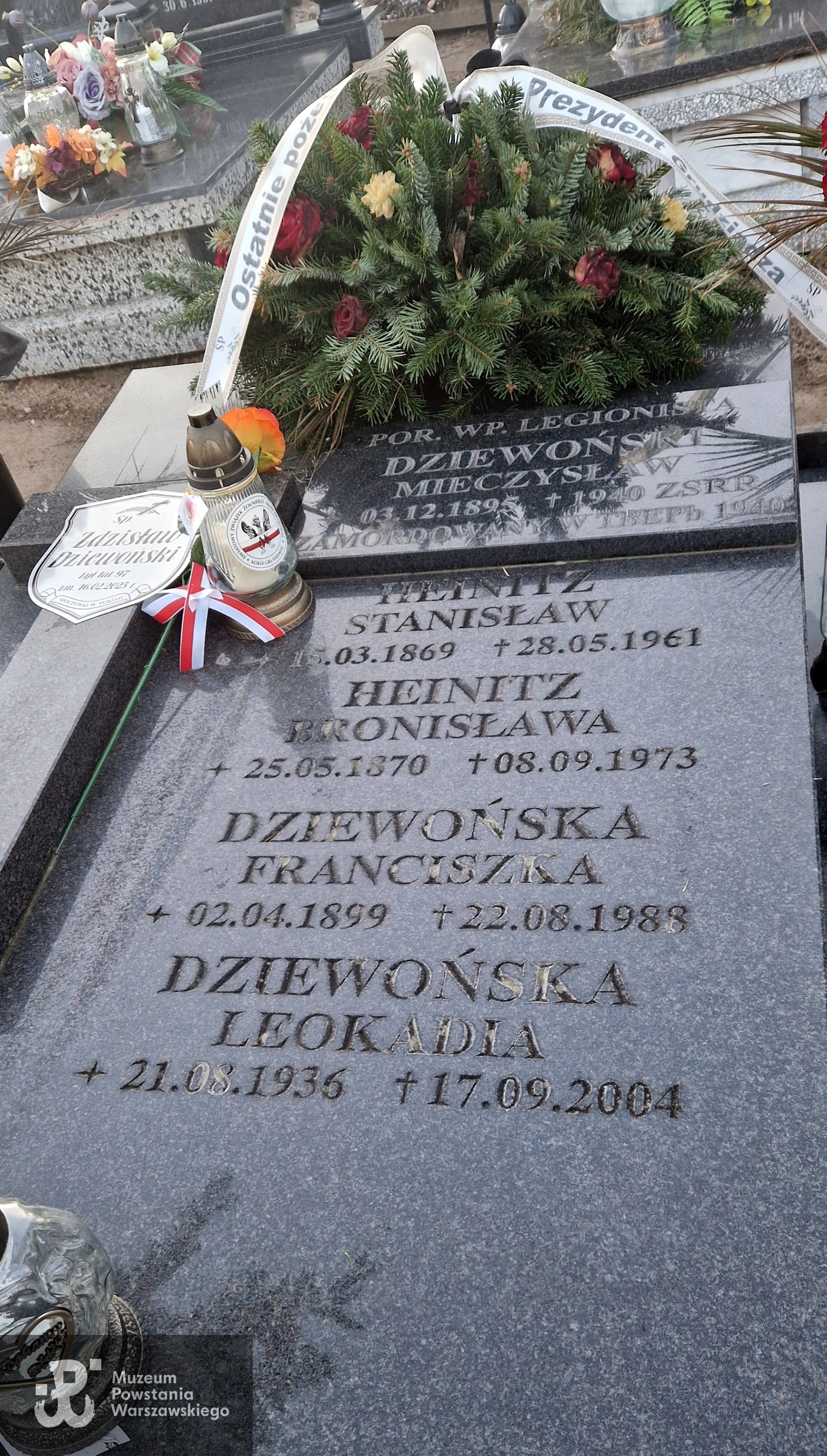 Grób Zdzisława Franciszka Dziewońskiego  na cmentarzu parafialnym w Nowej Wsi niedaleko Grudziądza. Fot. nadesłała p. Katarzyna Dziewońska, synowa Powstańca.