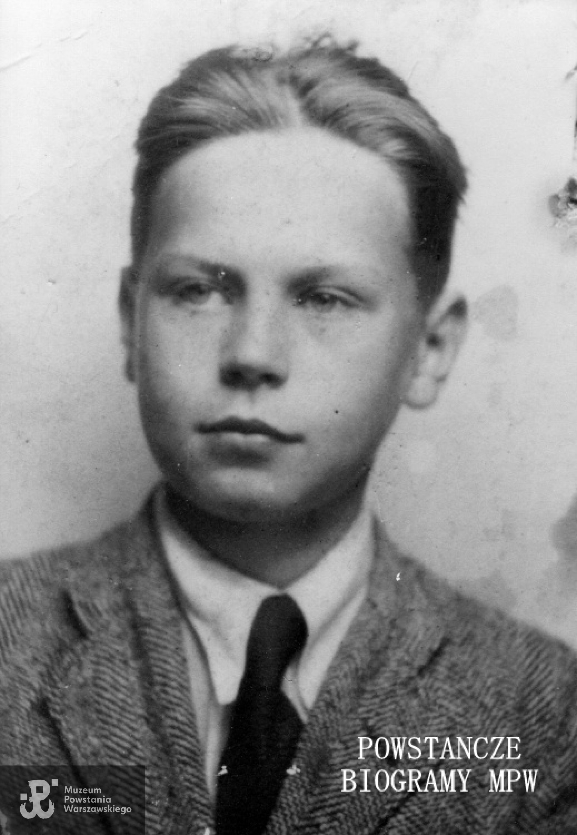 Andrzej Łysakowski - zdjęcie z lat 40-tych, bezpośrednio przed Powstaniem. Ze zbiorów archiwum rodzinnego Andrzeja Łysakowskiego.
