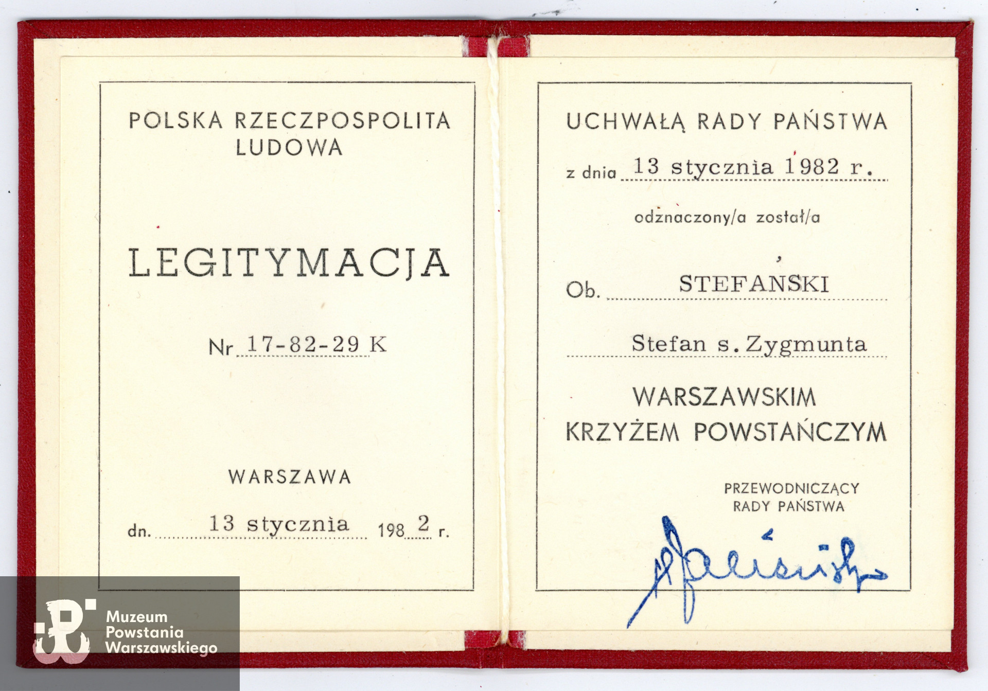 Legitymacja odznaczeniowa - Warszawski Krzyż Powstańczy.   Ze zbiorów Muzeum Powstania Warszawskiego, sygn. P/5030