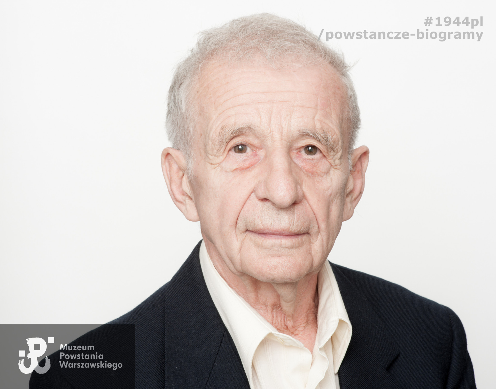 Krzysztof Stanilewicz. Zdjęcie z serii portretów Powstańców Warszawskich wykonanych w ramach projektu "1944/70/2014" realizowanego przez grupę WWPHOTO dla uczczenia 70. rocznicy wybuchu Powstania Warszawskiego. Muzeum Powstania Warszawskiego, 22.07-04.08 2013.