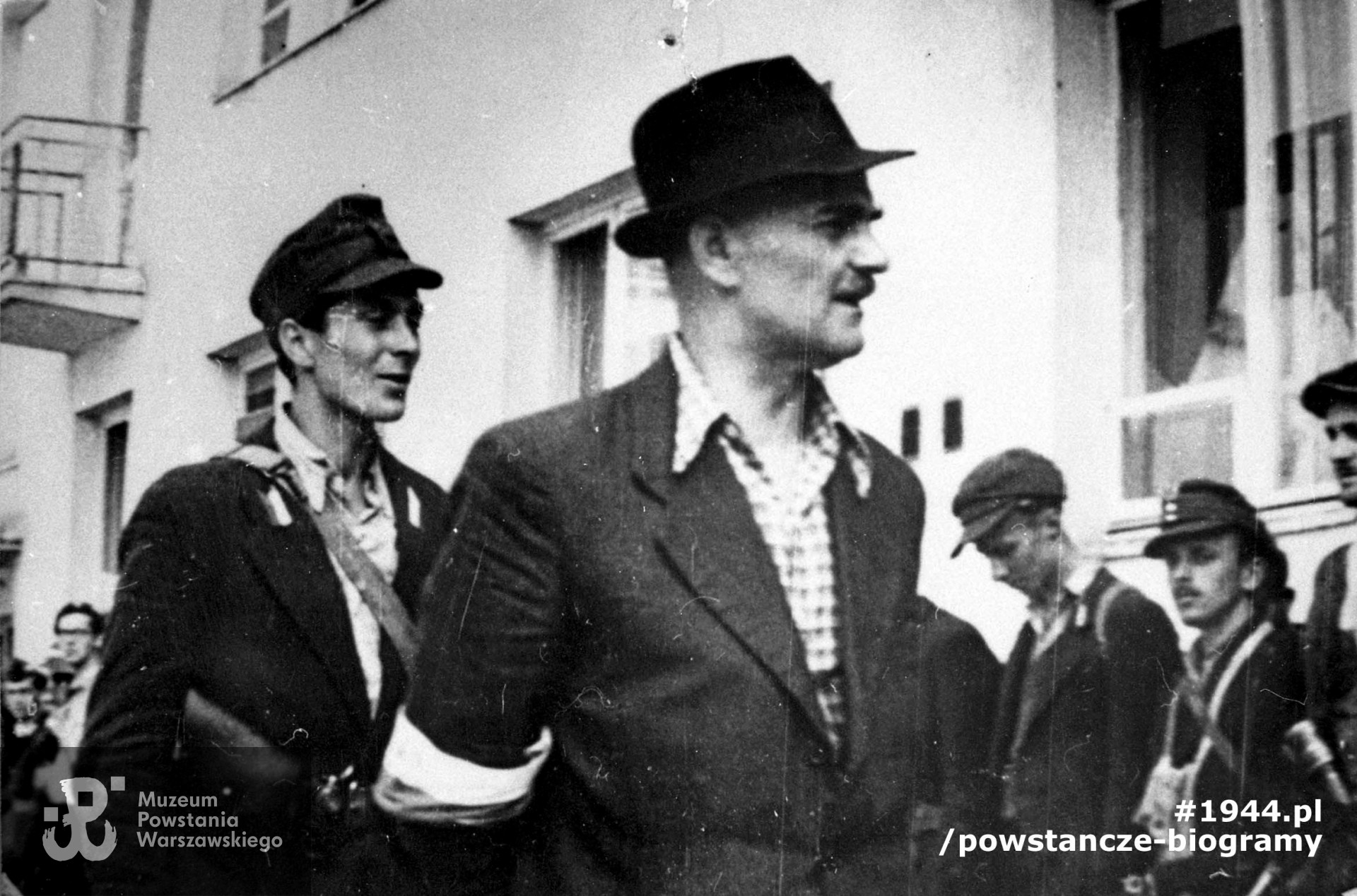 Zdjęcie filmowe z Powstania Warszawskiego autorstwa Romana Banacha ps. "Świerk". Ze zbiorów Muzeum Powstania Warszawskiego