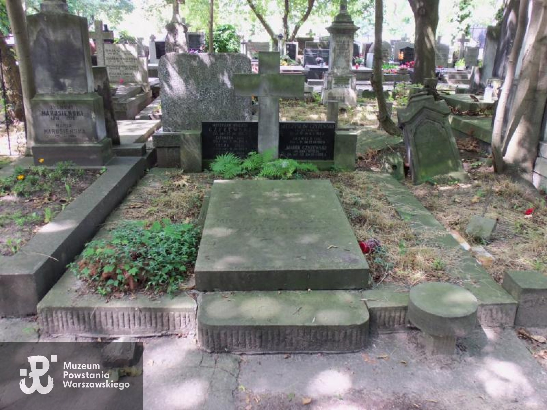 Fot. Warszawskie Zabytkowe Pomniki Nagrobne:  serwis mapowy m. st. Warszawy: <i>cmentarze.um.warszawa.pl</i>