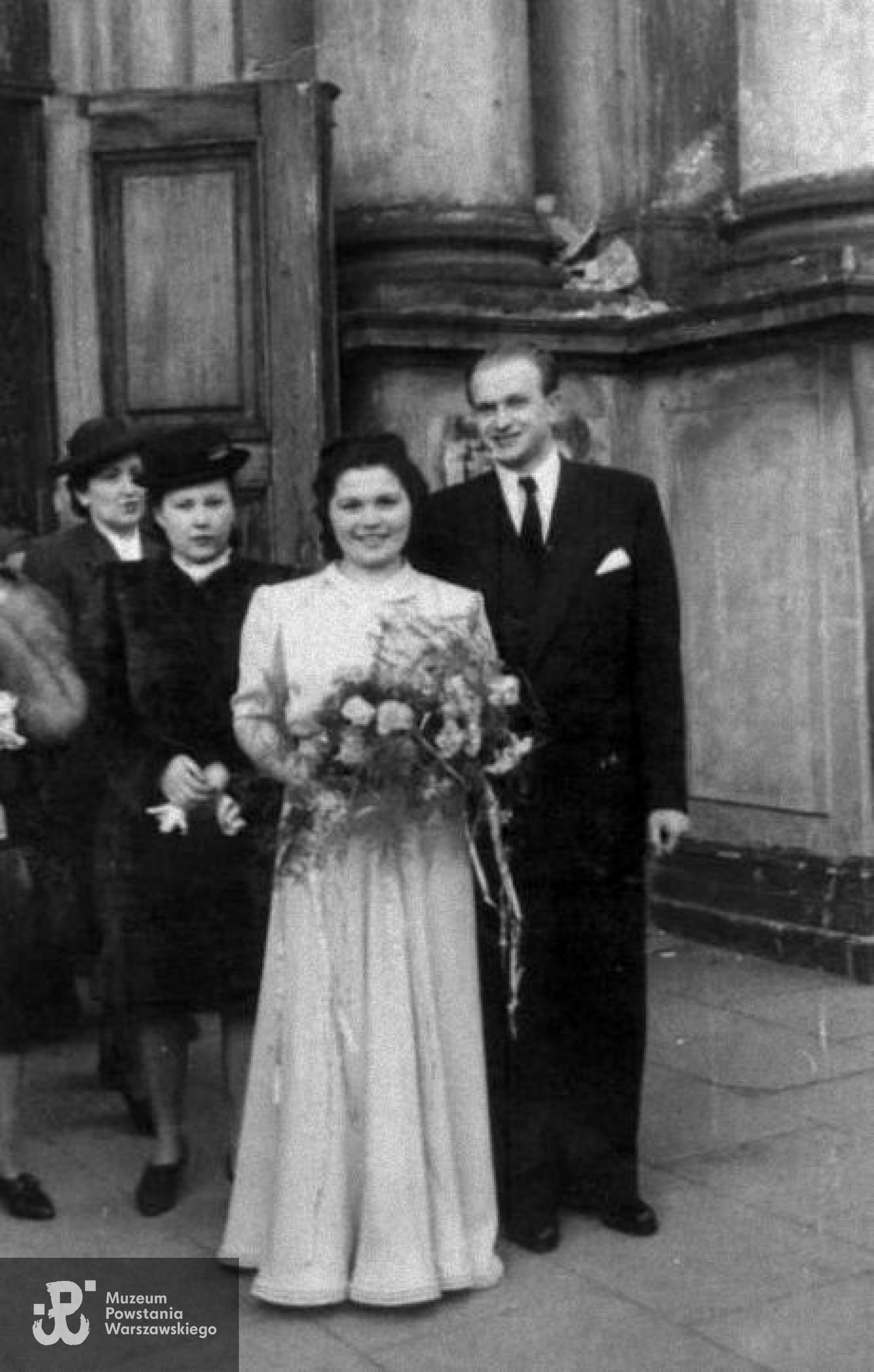 12 kwietnia 1947 roku, ślub Edmunda Baranowskiego i Haliny Miszczakówny w kościele Wizytek przy Krakowskim Przedmieściu. Fot. ze zbiorów rodzinnych p. Edmunda Baranowskiego