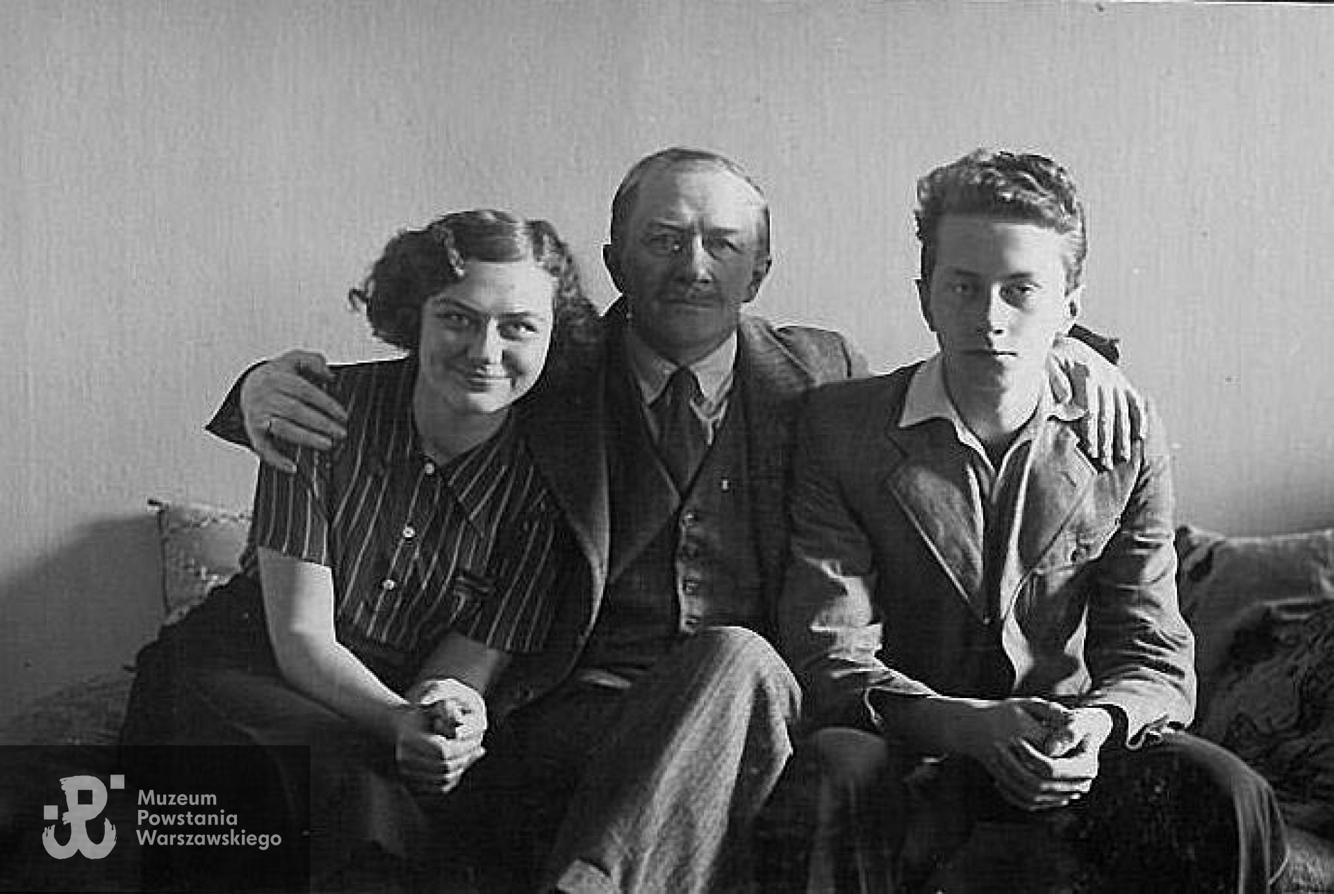 Julia i Kazimierz z ojcem Stanisławem - rok 1942