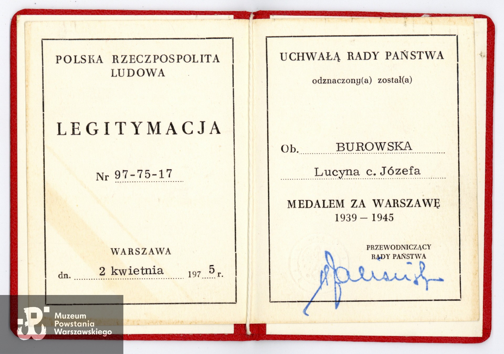 Legitymacja odznaczeniowa - Medal za  Warszawę 1939-1945.  Ze zbiorów Muzeum Powstania Warszawskiego, P/10053/25, dar p. Marii Burowskiej 