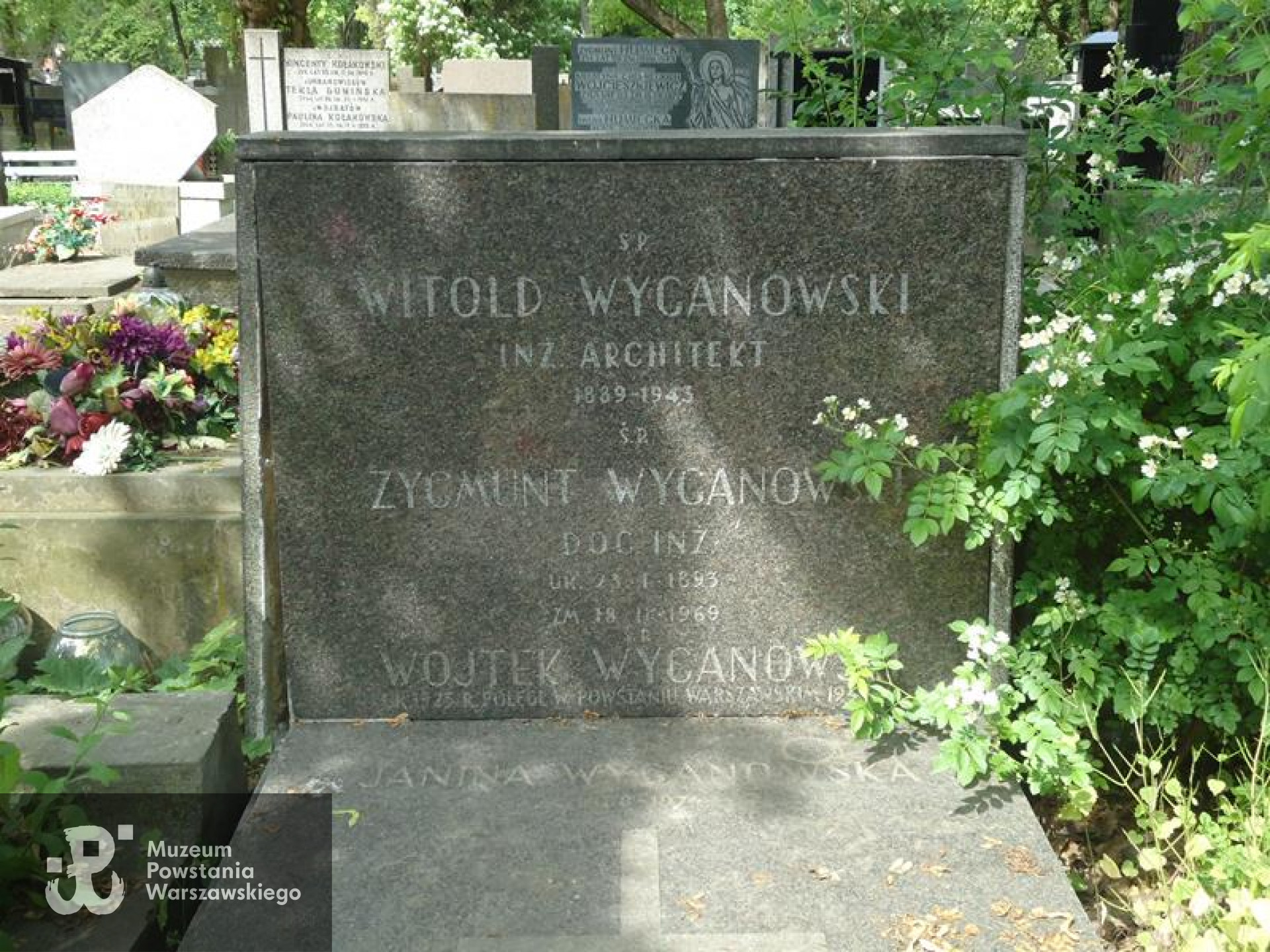 Fot. Warszawskie Zabytkowe Pomniki Nagrobne:  serwis mapowy m. st. Warszawy: <i>cmentarze.um.warszawa.pl</i>