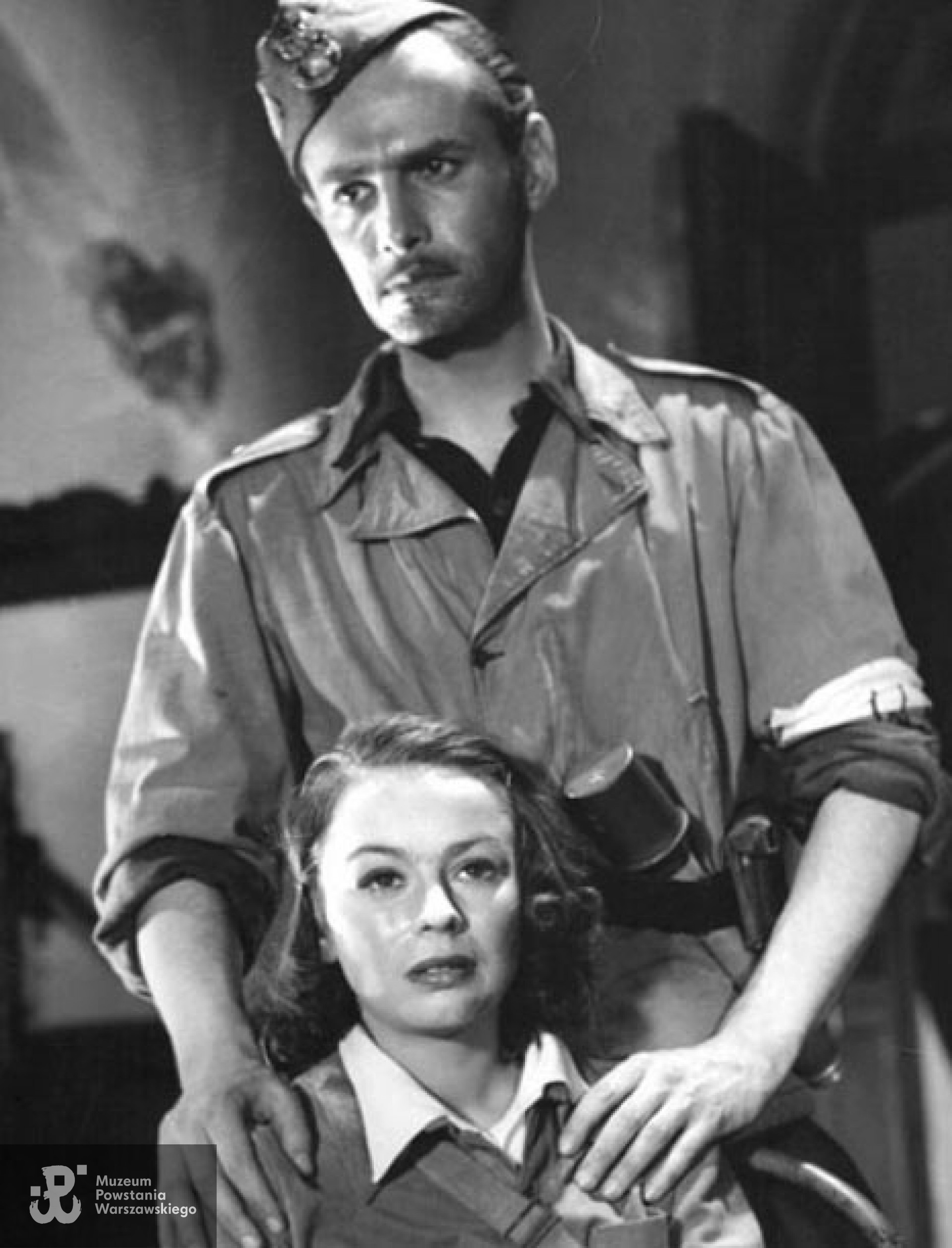 Danuta Szaflarska i Jerzy Duszyński w filmie "Zakazane piosenki" (1946)