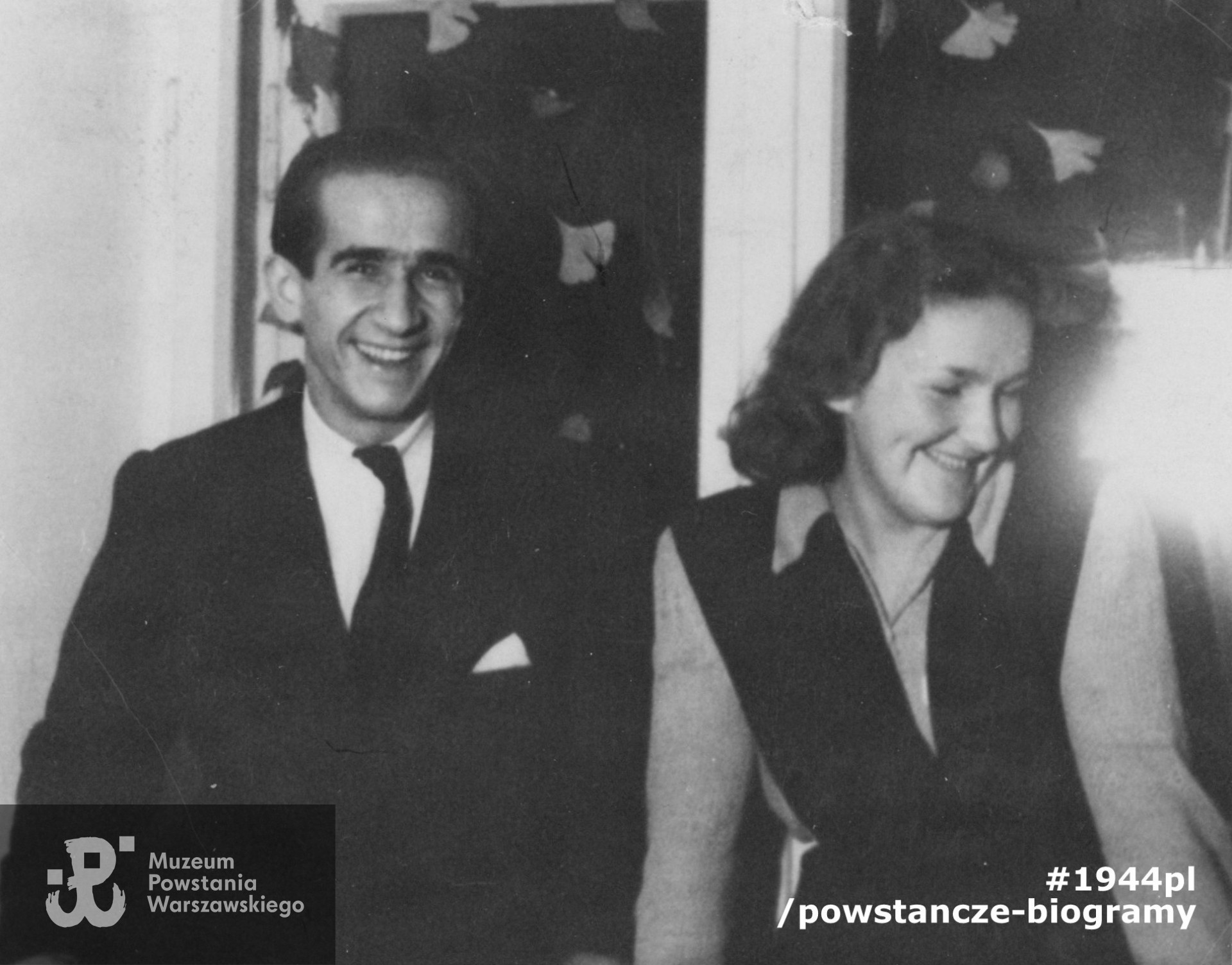 Zabawa w szkole, 1949 rok. Na zdjęciu z przyszłym mężem. Fot. z archiwum rodzinnego p. Hanny Stadnik z d. Sikorskiej