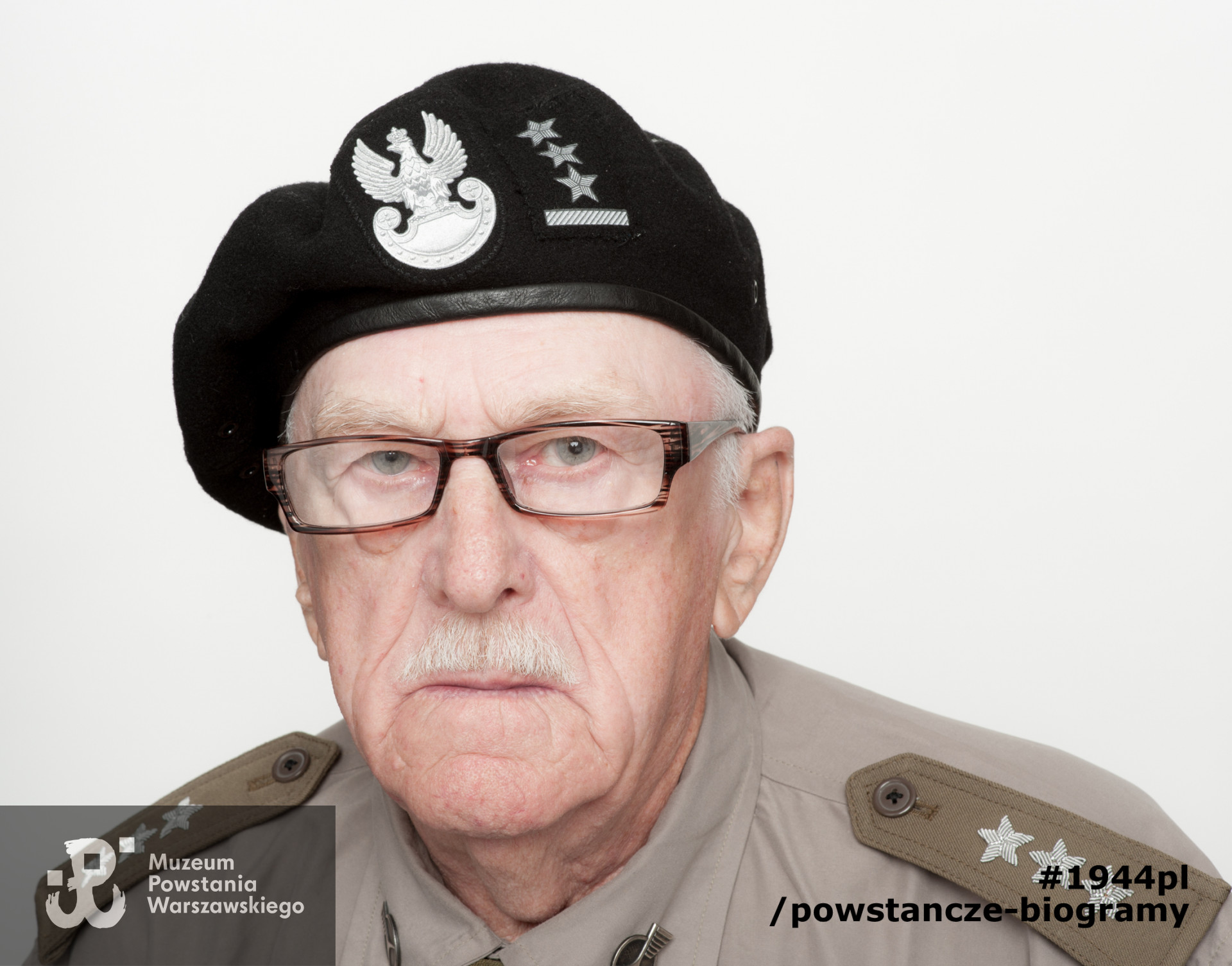 Zdzisław Tadeusz Grontkowski „Ryś” (1924-2020).  Zdjęcie z serii portretów Powstańców Warszawskich wykonanych w ramach projektu "1944/70/2014" realizowanego przez grupę WWPHOTO dla uczczenia 70. rocznicy wybuchu Powstania Warszawskiego. Muzeum Powstania Warszawskiego, 22.07-04.08 2013.