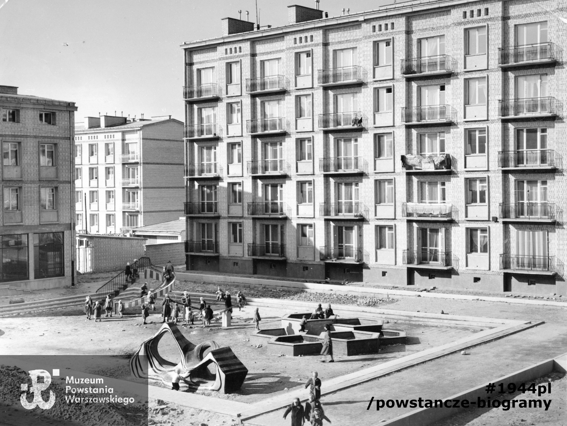 Osiedle mieszkaniowe na Bielanach projektu M. i K. Piechotków. Fot. ze zbiorów rodzinnych p. Marii Piechotki z domu  Huber