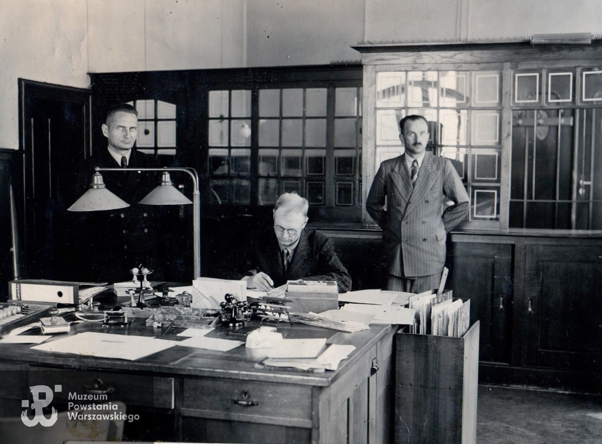 Fotografia przedwojenna - Edward Weyreuther w pracy. Fot. ze zbiorów rodzinnych, skan udostępnił p. Krzysztof Wierzbicki, syn Powstańca