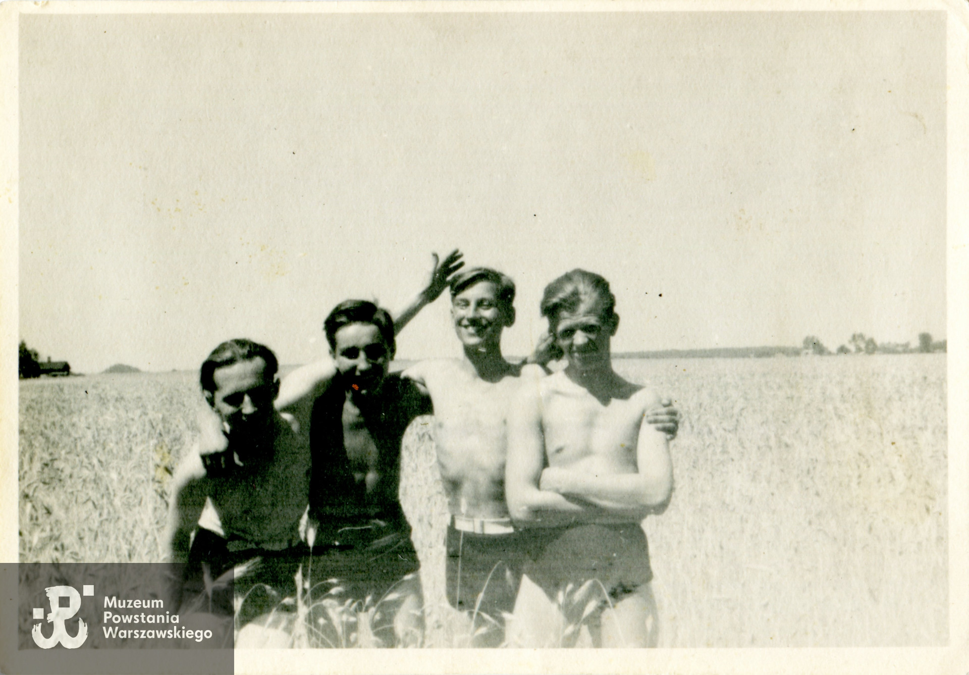 Od lewej: Eugeniusz Krzemieniewski, Jerzy Wojciechowski, Andrzej Przedpełski i Witold Henneberg. Fot.  ze zbiorów rodzinnych p.  Anny Przedpełskiej-Trzeciakowskiej, skany wykonano  w Pokoju  Kombatanta MPW (2015 r.) 