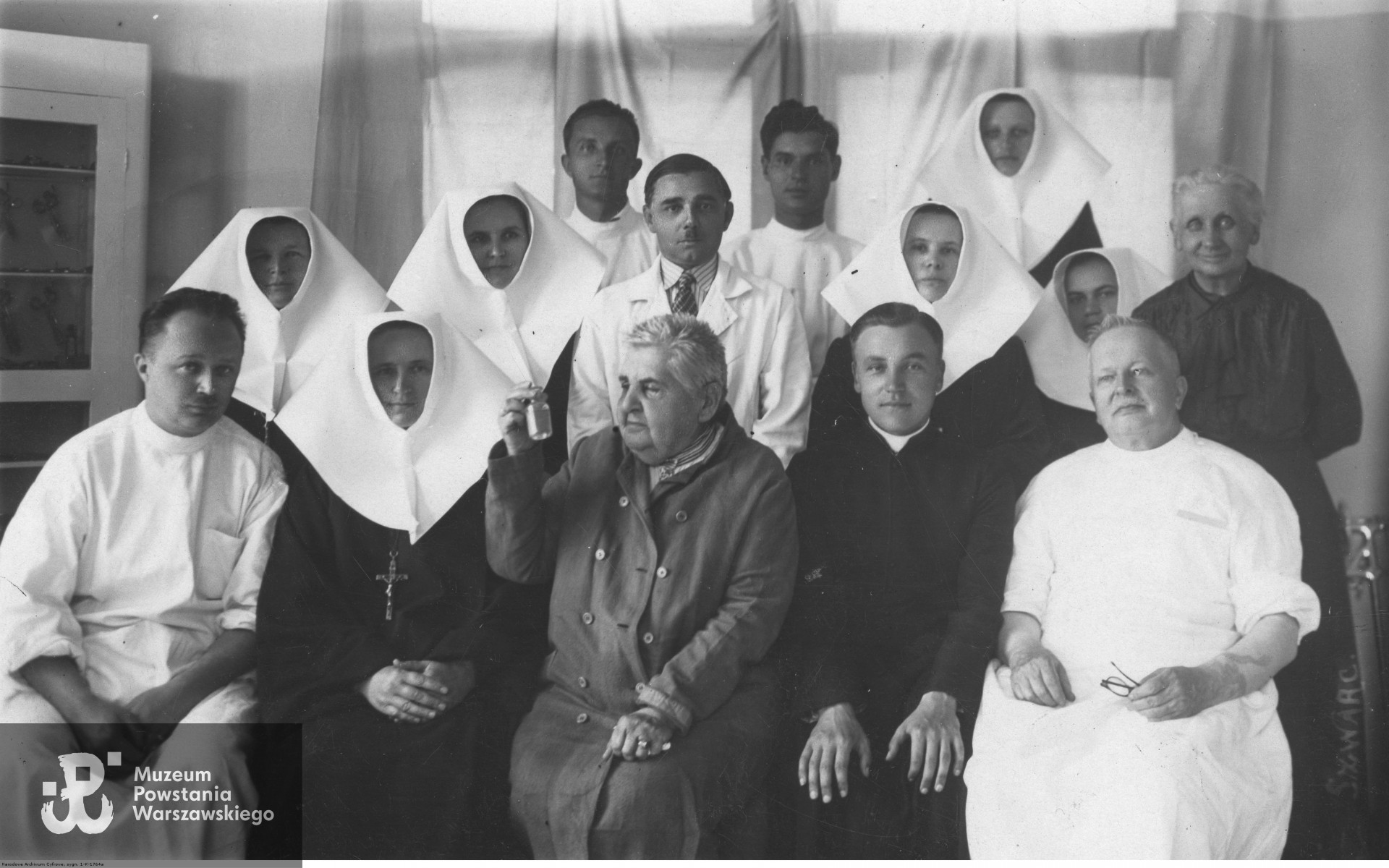 Maria Rodziewiczówna podczas pobytu w szpitalu. Ze zbiorów Narodowego Archiwum Cyfrowego - Koncern Ilustrowany Kurier Codzienny - Archiwum Ilustracji, audiovis.nac.gov.pl