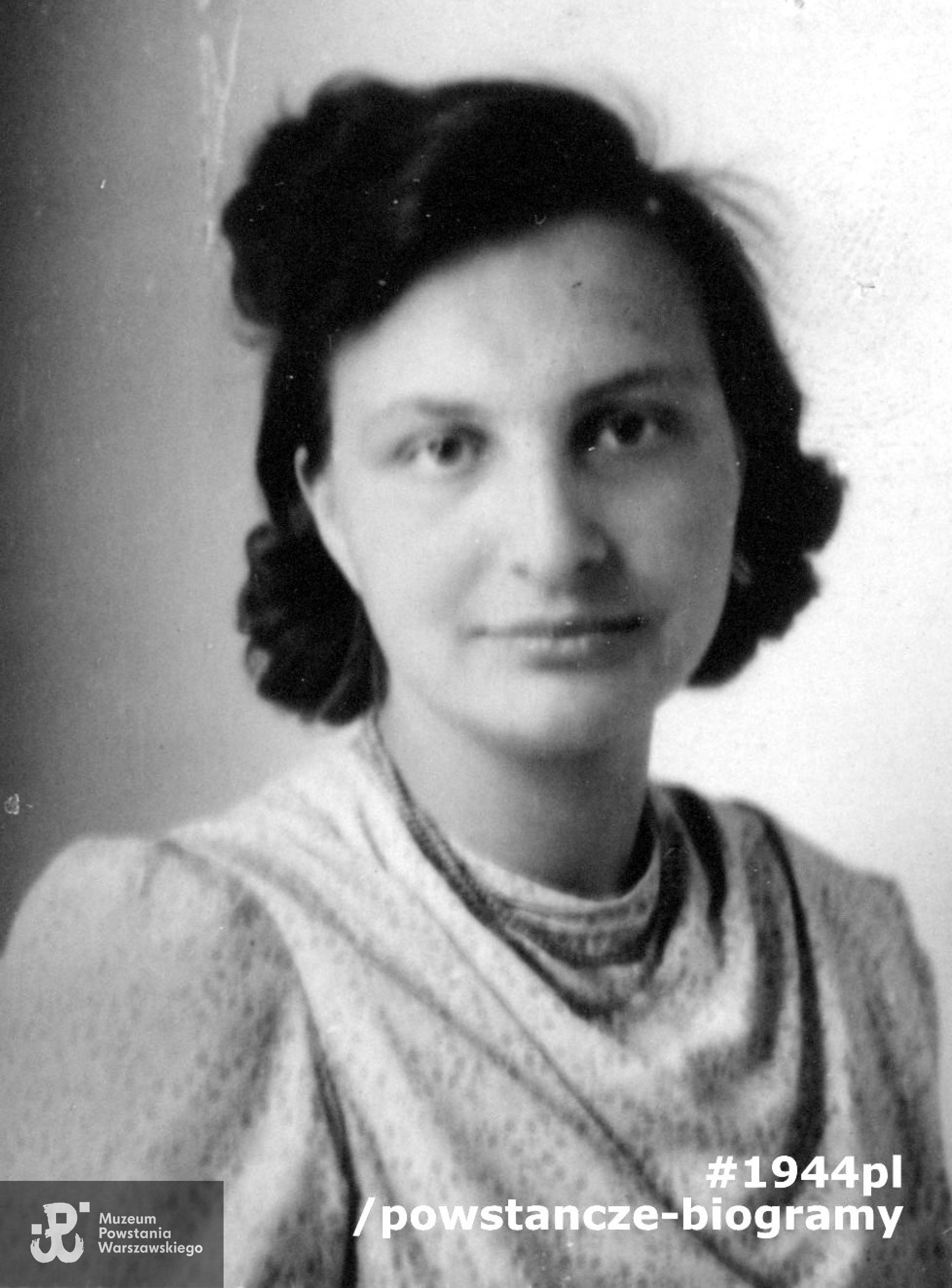Wanda Siedlanowska „Wanda” (1923-2011).  Fotografia portretowa ze zbiorów Muzeum Powstania Warszawskiego - materiały Ewy Orlikowskiej - Krasnowolskiej.  