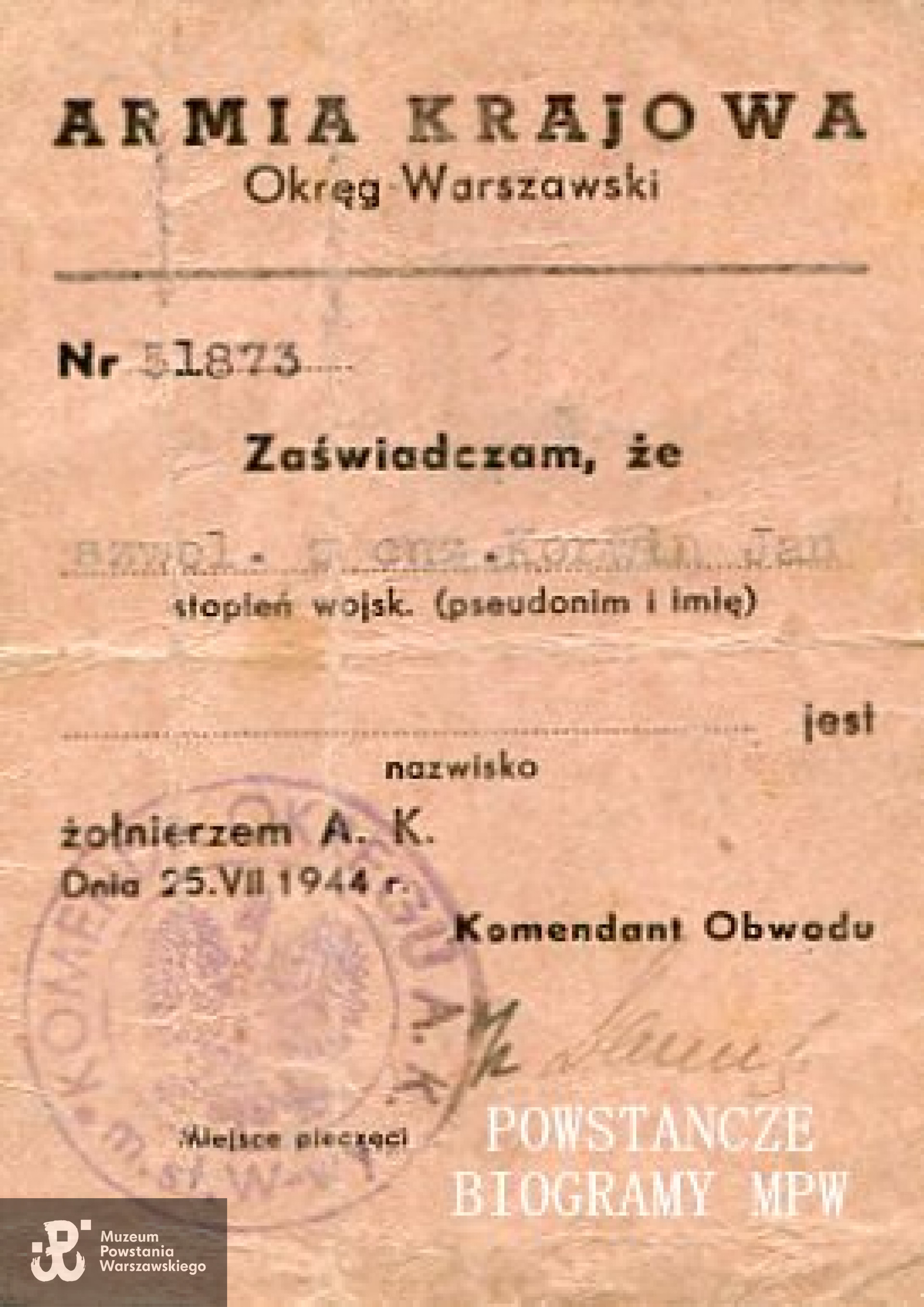 Należąca do Jana Sochaczewskiego ps."Korwin" legitymacja AK Nr 51873. Ze zbiorów Muzeum Powstania Warszawskiego, sygn. MPW-A/854