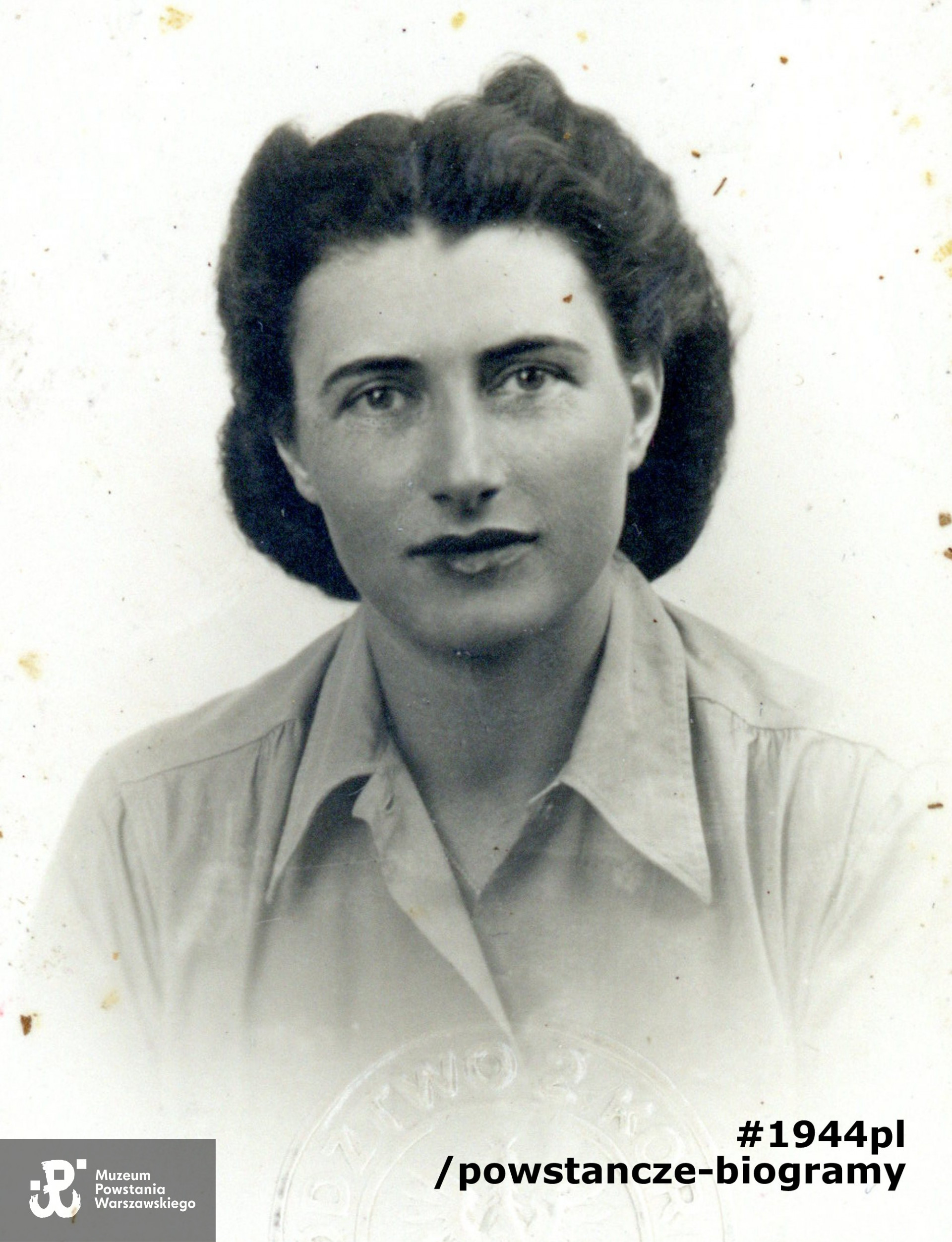 ppor. Anna Lucyna Rosner "Hanka" - fotografia legitymacyjna. Ze zbiorów Muzeum Powstania Warszawskiego