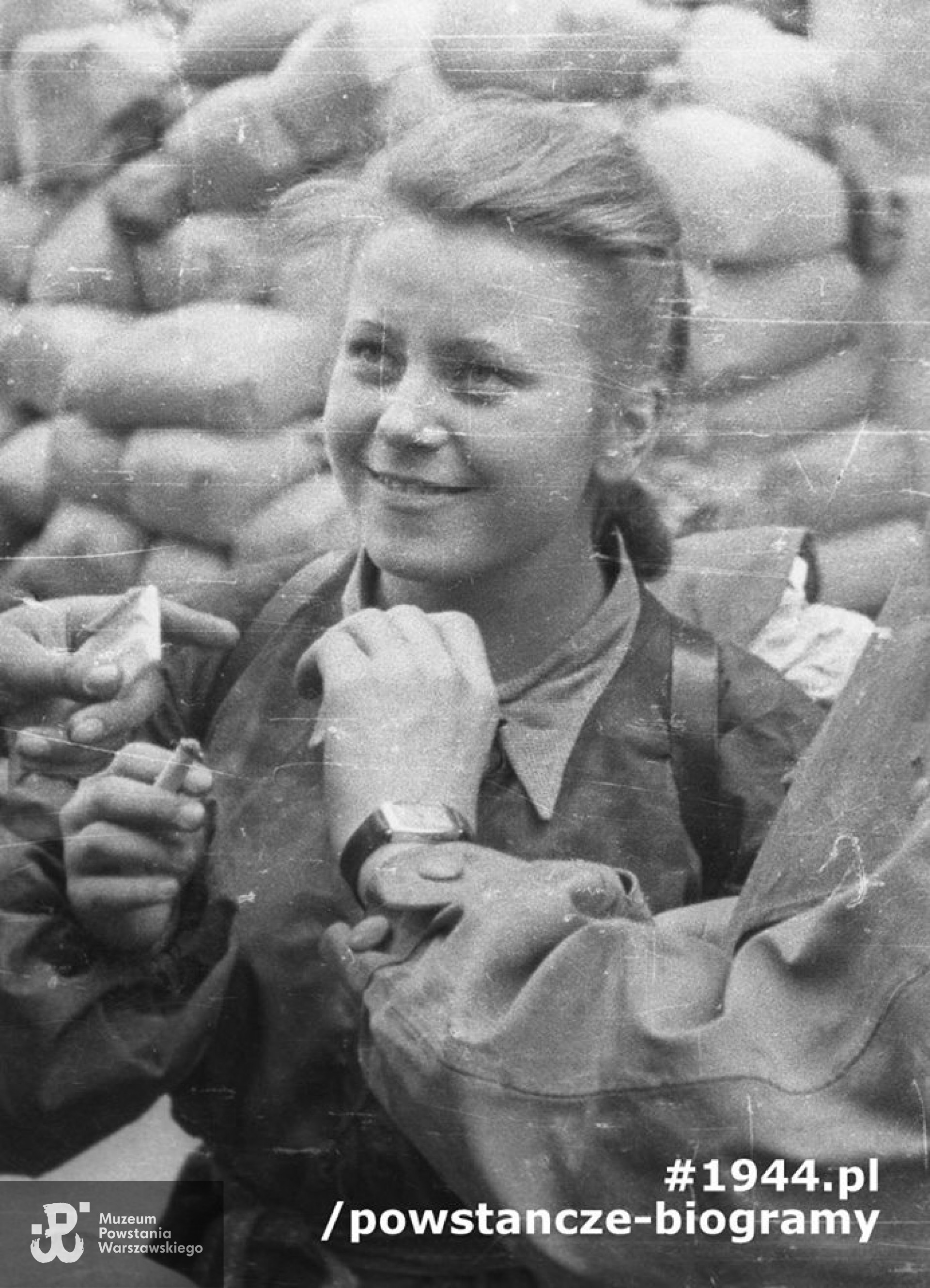 Na zdjęciu podczas Powstania Warszawskiego, 1.09.1944 r. po wyjściu z kanału na ul. Wareckiej.
Fot. Joachim Joachimczyk. Ze zbiorów Muzeum Powstania Warszawskiego
