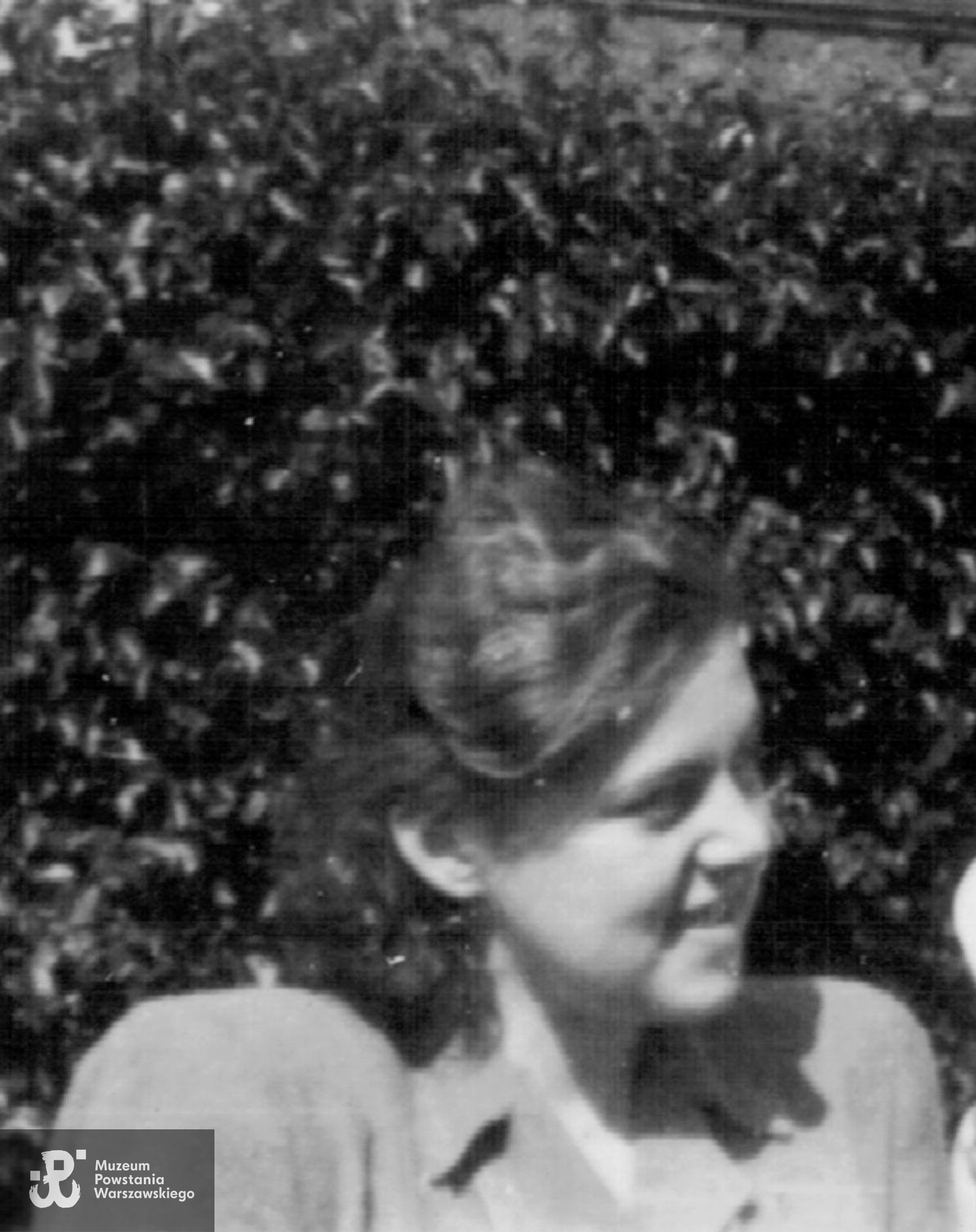 Wanda Okolska-Woltanowska, fotografia powojenna wykonana w maju 1948 roku podczas chrztu Zbigniewa Tyszki, jej syna chrzestnego. Fot. ze zbiorów prywatnych p. Zbigniewa Tyszki (12/2024)