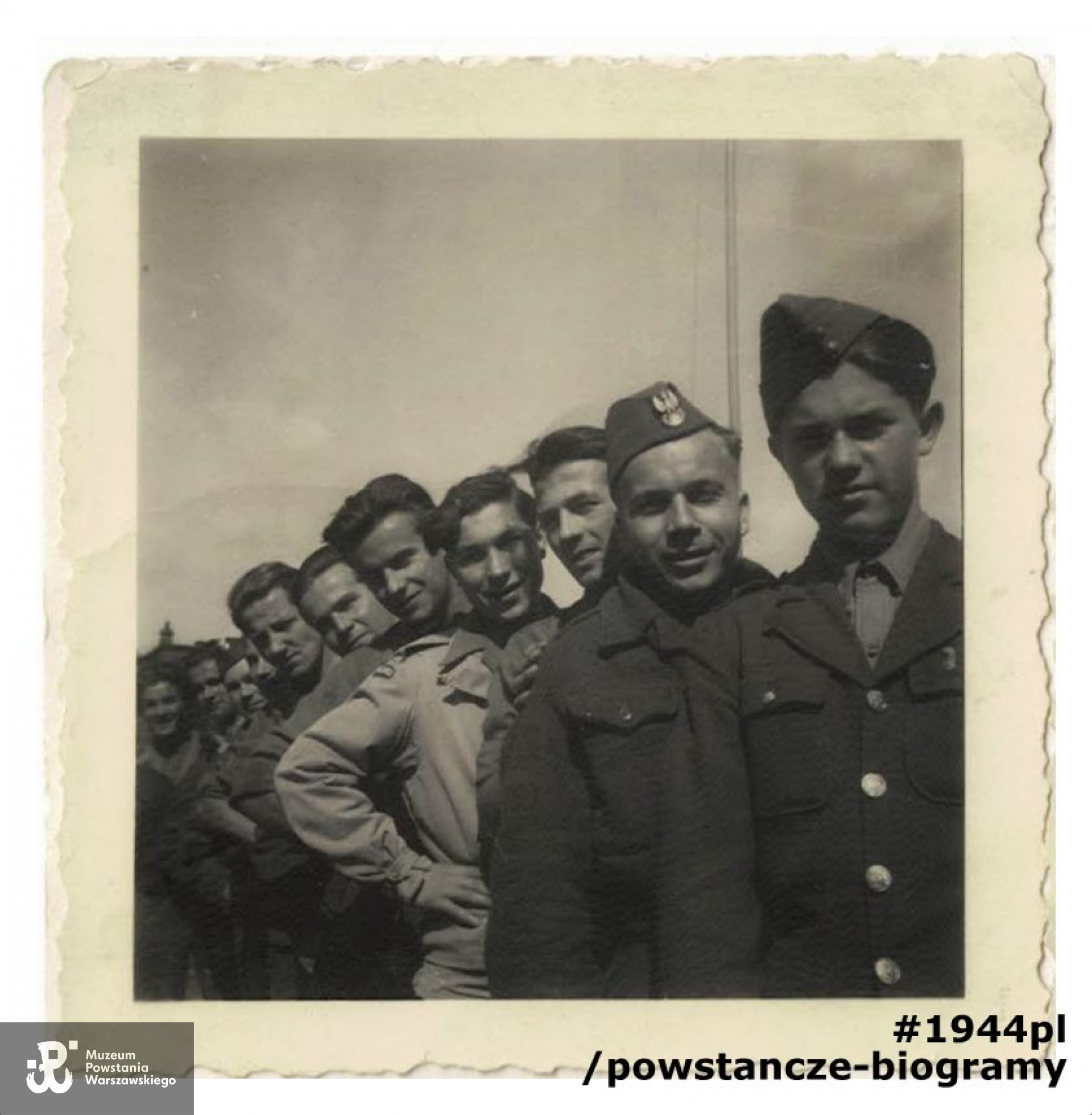 Brunszwik (niem. Braunschweig) w Dolnej Saksonii, Niemcy 1945 r. Drużyna kulturalno - oświatowa. Fot. ze zbiorów rodzinnych p. Zbigniewa Daaba "Kapiszona"