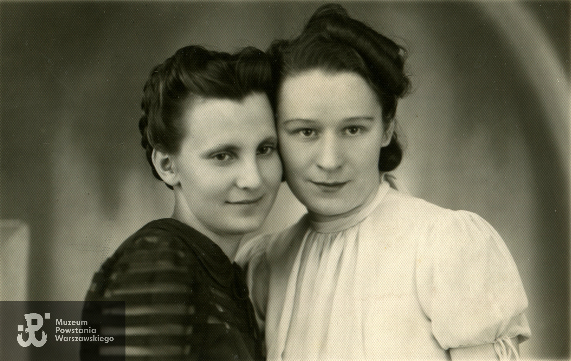 1941 rok. Maria Zapart "Misia" widoczna po prawej stronie. Fot. z archiwum rodzinnego p. Marii Elżbiety Dembek z d. Zapart, udostępnił syn, p. Roman Dembek