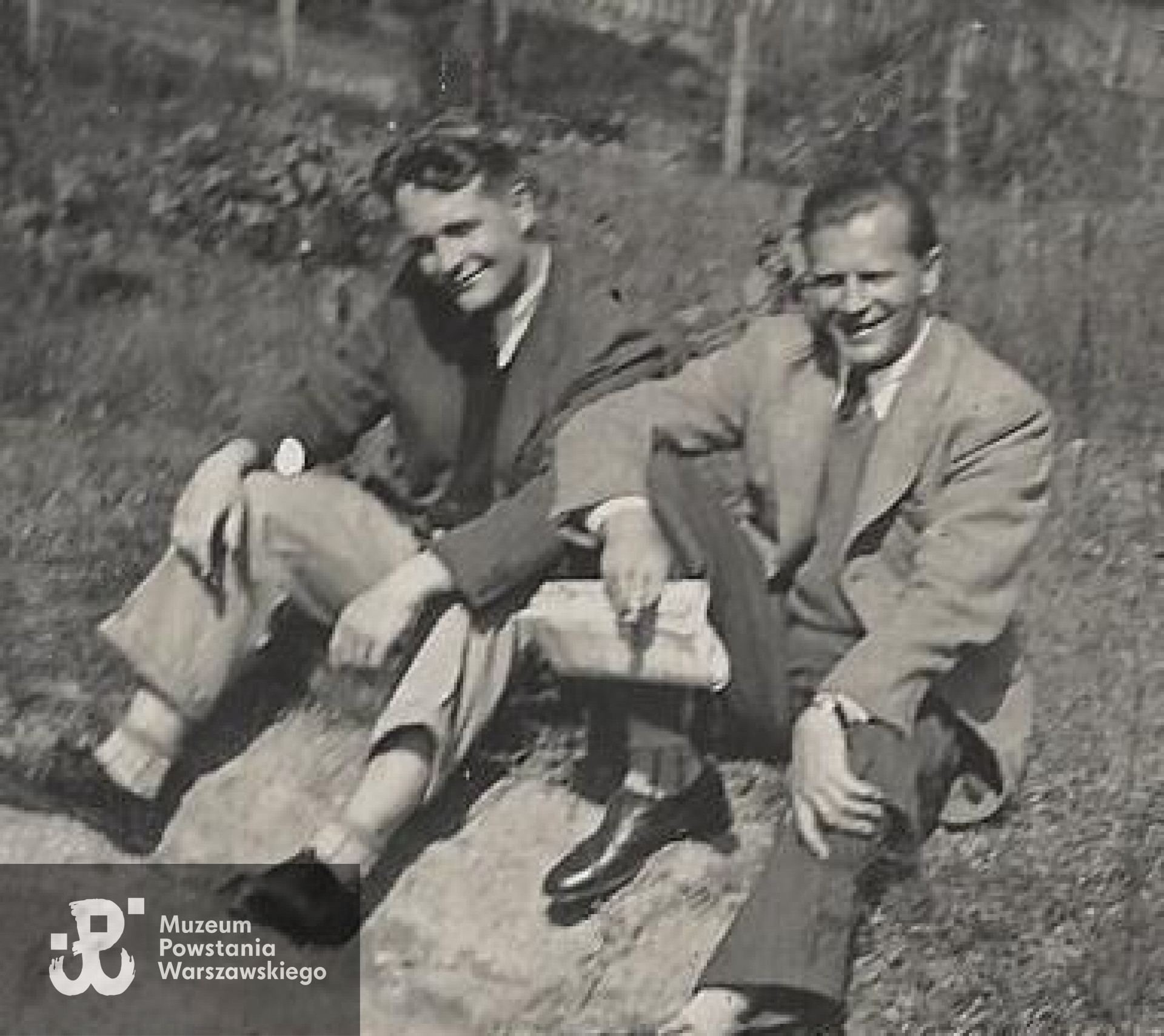 Konstanty Lech  Szymański, dr „Świderski” (po lewej), z bratem Juliuszem (Júlio Piniorem) w Brazylii. Lata 50. Źródło: tygodnikkrag.pl 
