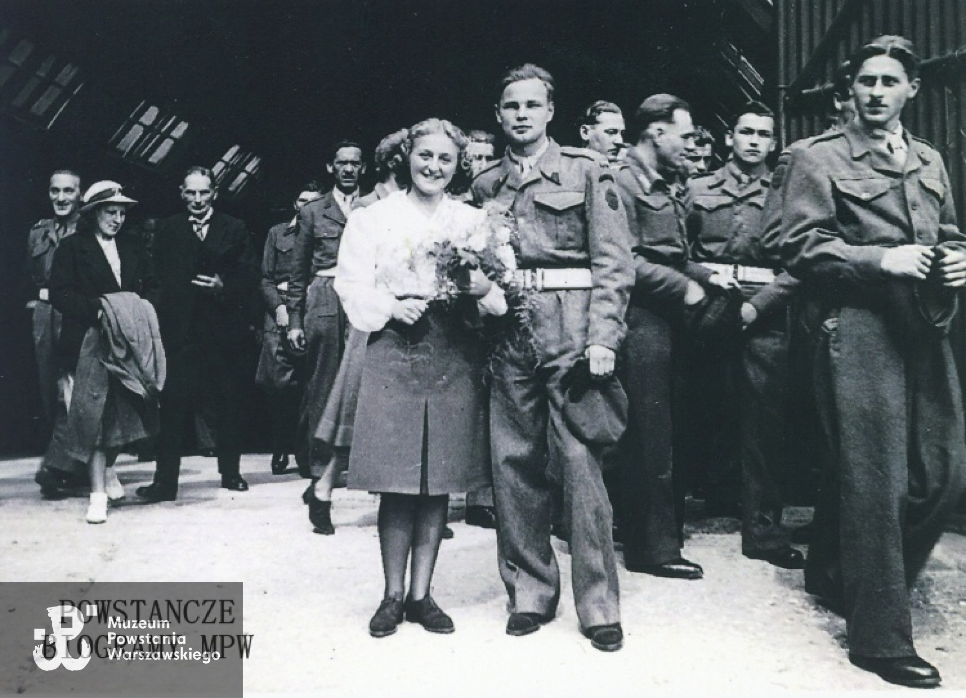 Ślub Olgierda Adaszkiewicza z Anną Marią Dwernicką ps. "Jasna" - Anglia, 4 sierpnia 1946 roku.  <ul>  Fot. z archiwum rodzinnego Andrew Adaszkiewicza</ul>