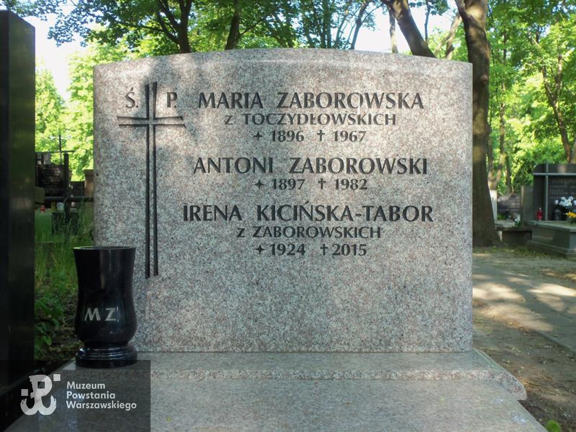 Cmentarz Powązkowski w Warszawie (Stare Powązki), kwatera 141, rząd 1, grób 1, źródło: https://mapa.um.warszawa.pl
