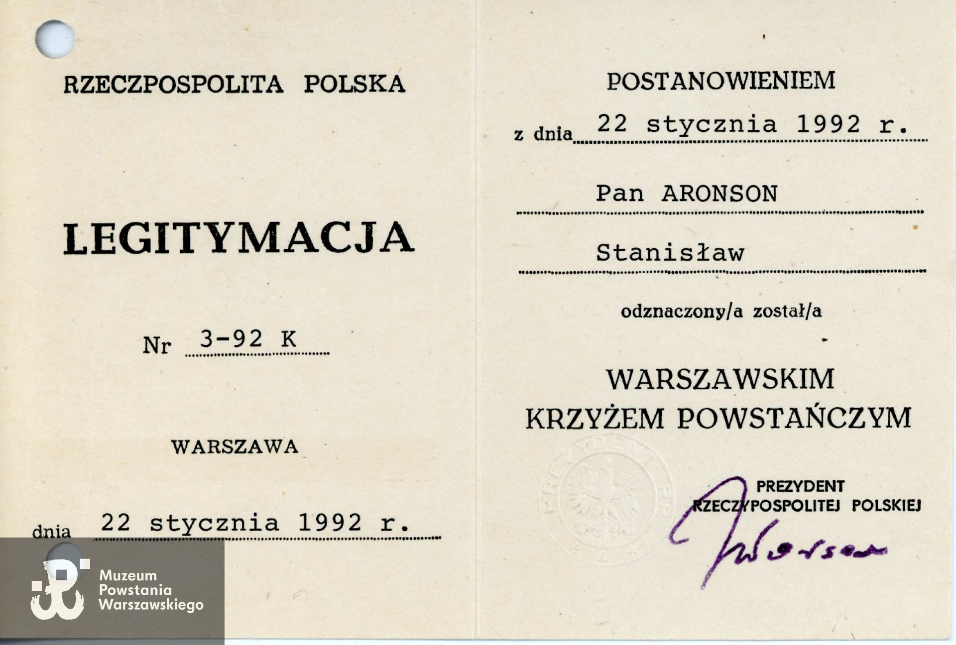 Legitymacja Warszawskiego Krzyża Powstańczego, nadanego Stanisławowi Aronsonowi. Zbiory Muzeum Powstania Warszawskiego; sygn. MPW-A-10003.