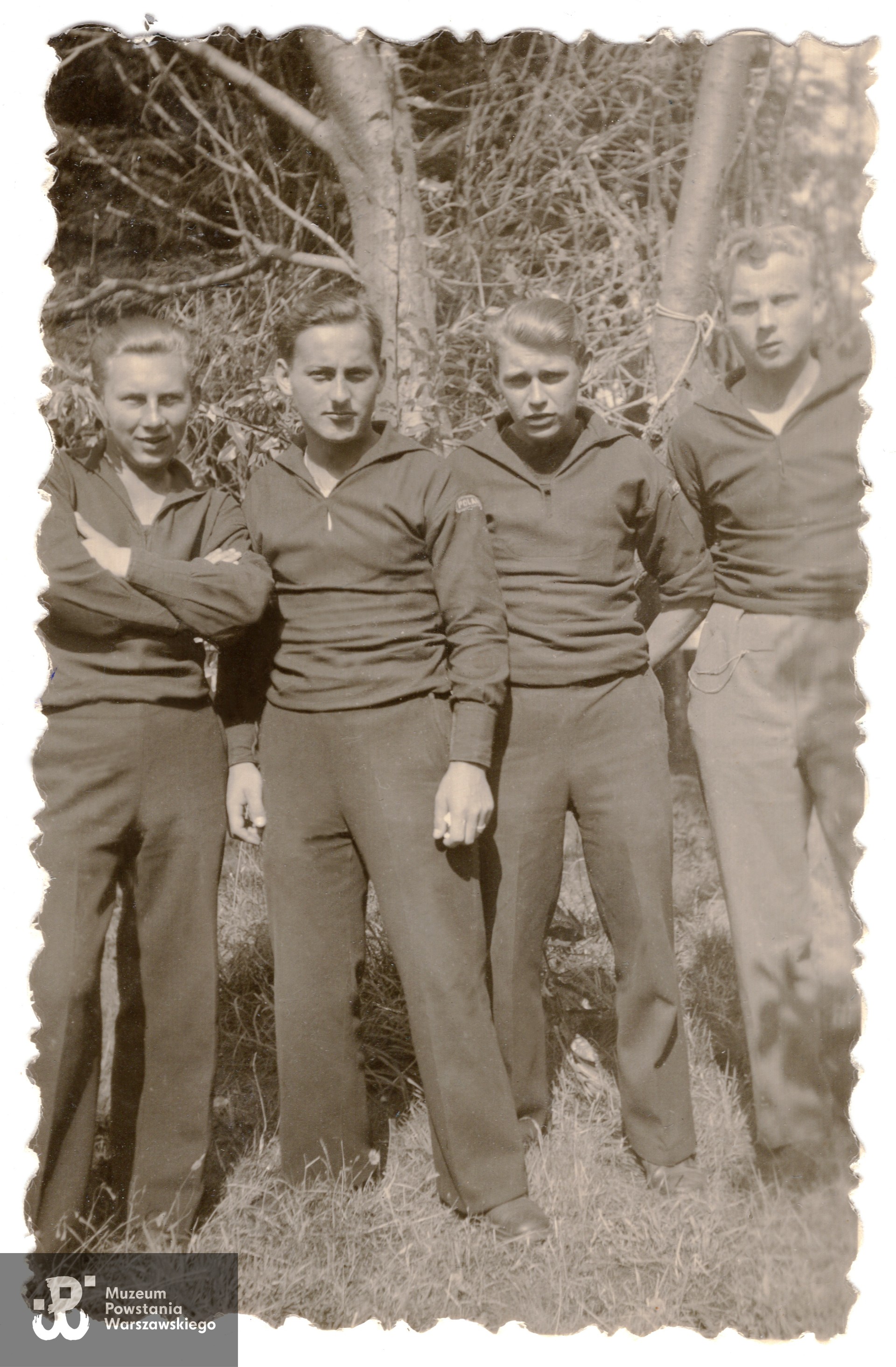 Obóz na wyspie Sylt, 1945 r. Na zdjęciu z lewej. Fot. z archiwum rodzinnego p. Ryszarda Kniazia. Skan wykonano w Muzeum Powstania Warszawskiego/Dział Kombatanta