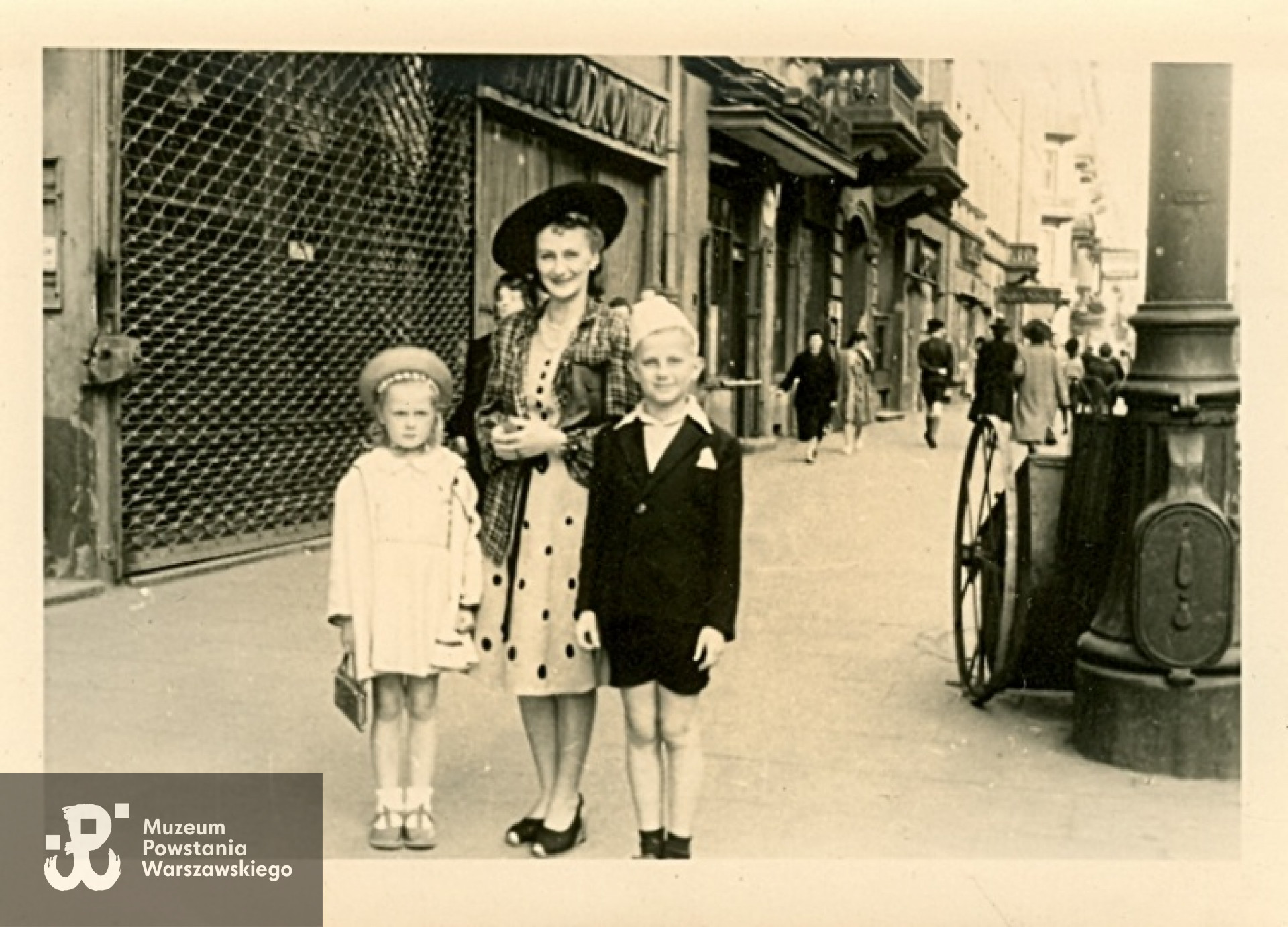 Jadwiga Junczys-Tanalska  z córką Hanną i synem Waldemarem. Fot. z archiwum rodzinnego Niny Junczys–Grzybowskiej 