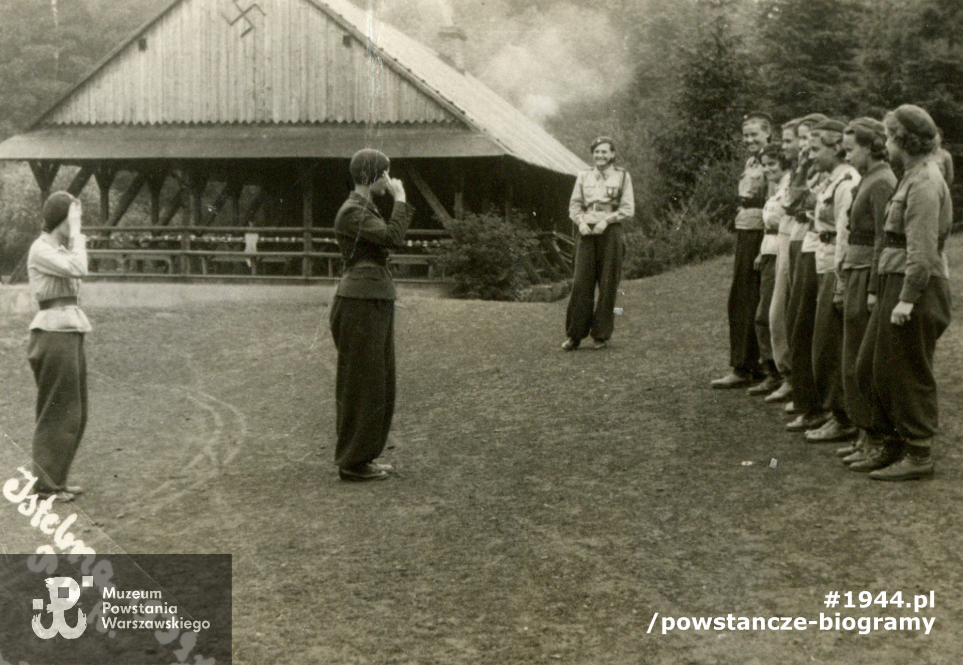 Obóz Przysposobienia Wojskowego Kobiet w Istebnej, 1939 rok. Fot. ze zbiorów Muzeum Powstania Warszawskiego, sygn. P/8912/17
