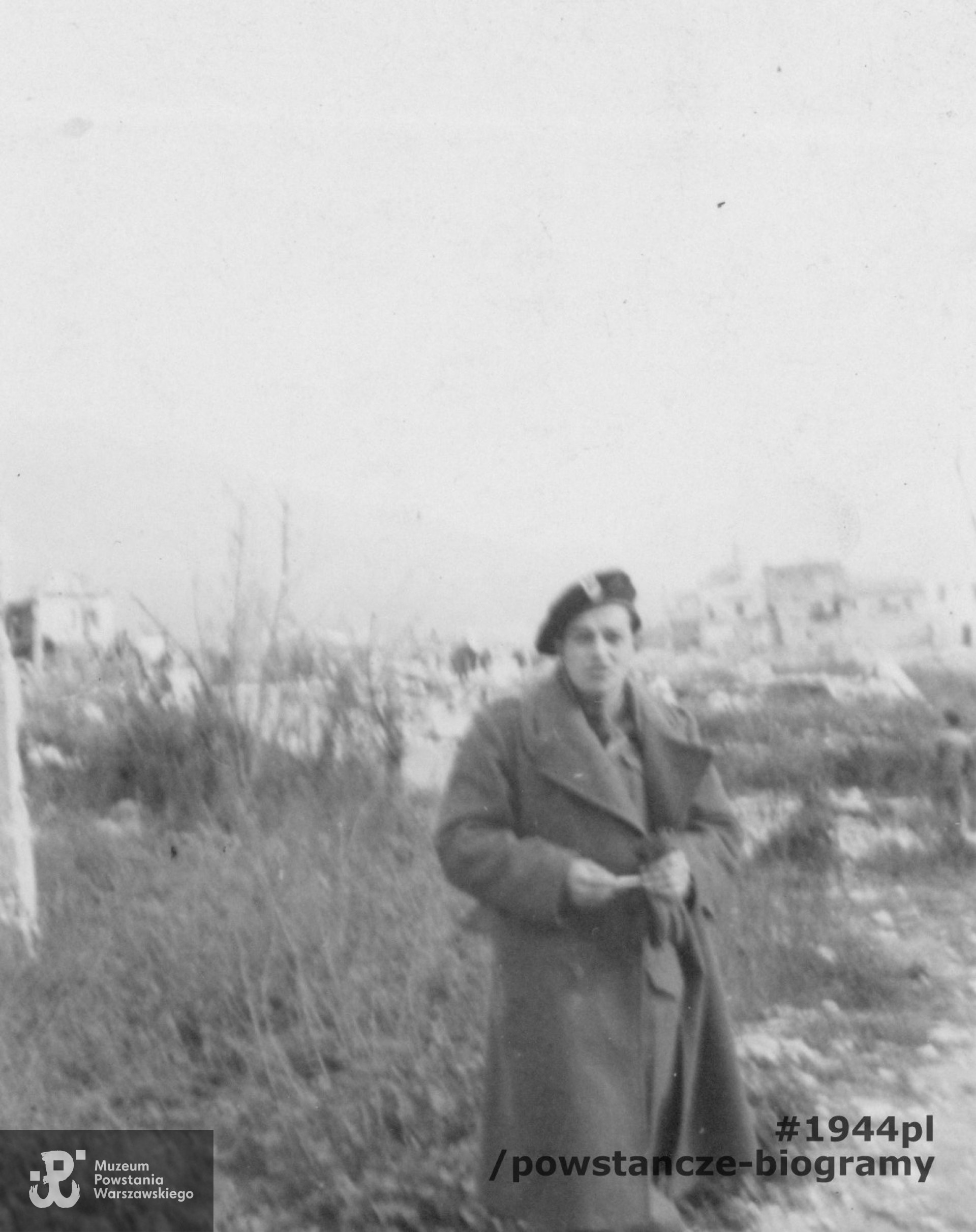 Jerzy Naumowski ps. "Czarny" podczas  wycieczki wokół Włoch na gruzach Monte Cassino, 17 marca 1946.   Fot. z archiwum rodzinnego  p. Lecha Naumowskiego