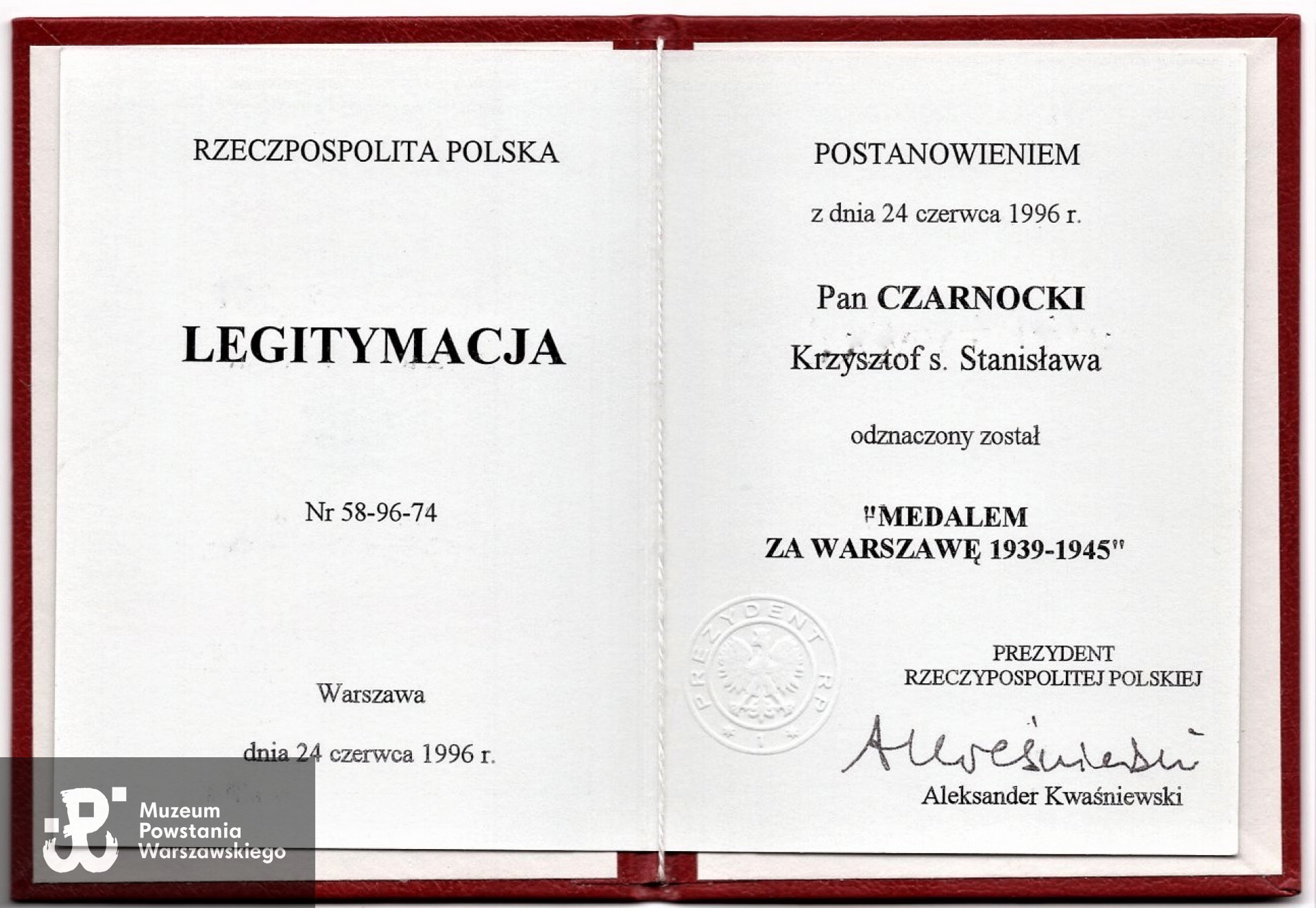 Legitymacja odznaczeniowa p. Krzysztofa Czarnockiego ps. Lis, Pantera. Ze zbiorów rodzinnych.