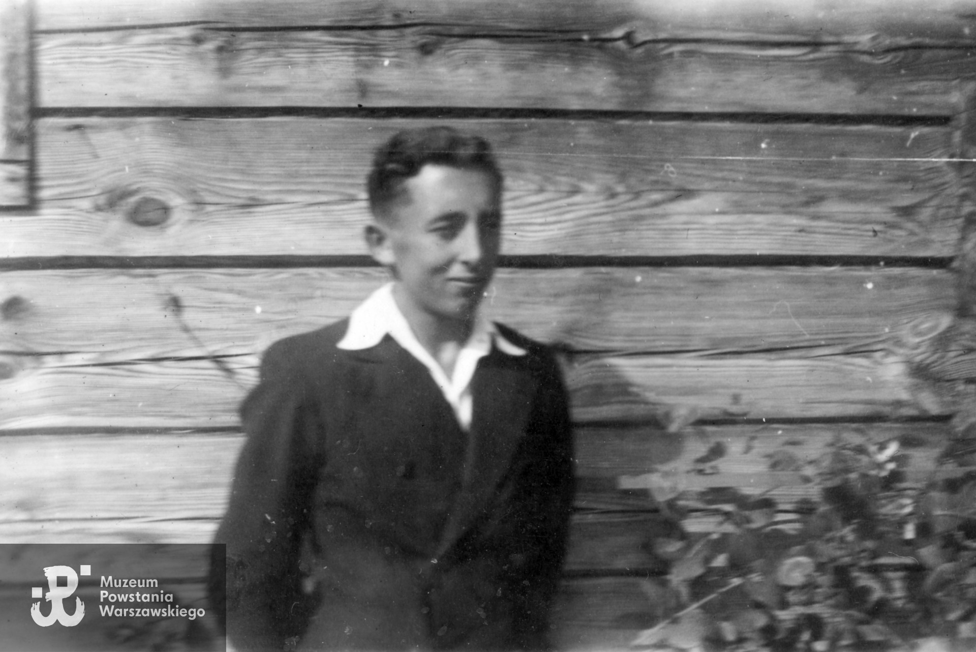 Wiesław Wierzyński "Wiesiek". Fot. ze zbiorów Muzeum Powstania Warszawskiego, sygn. MPW-IP/12521 (P/8204/15), dar p. Andrzeja Wierzyńskiego
