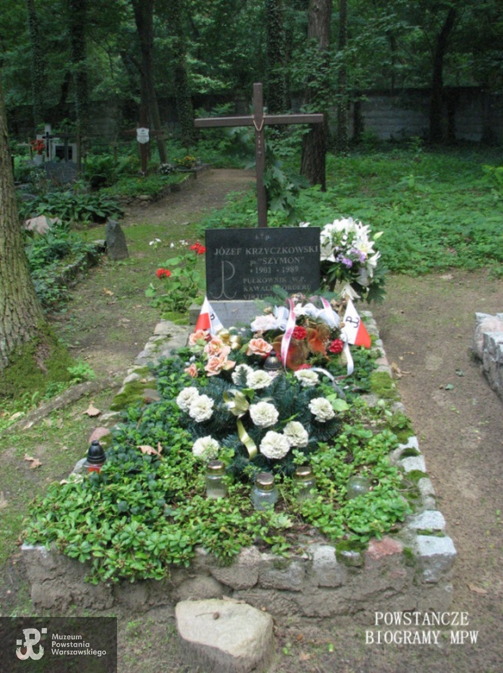 Mogiła Józefa Krzyczkowskiego "Szymona" na Cmentarzu w Laskach. <i>Fot. : cmentarzwlaskach.pl</i>