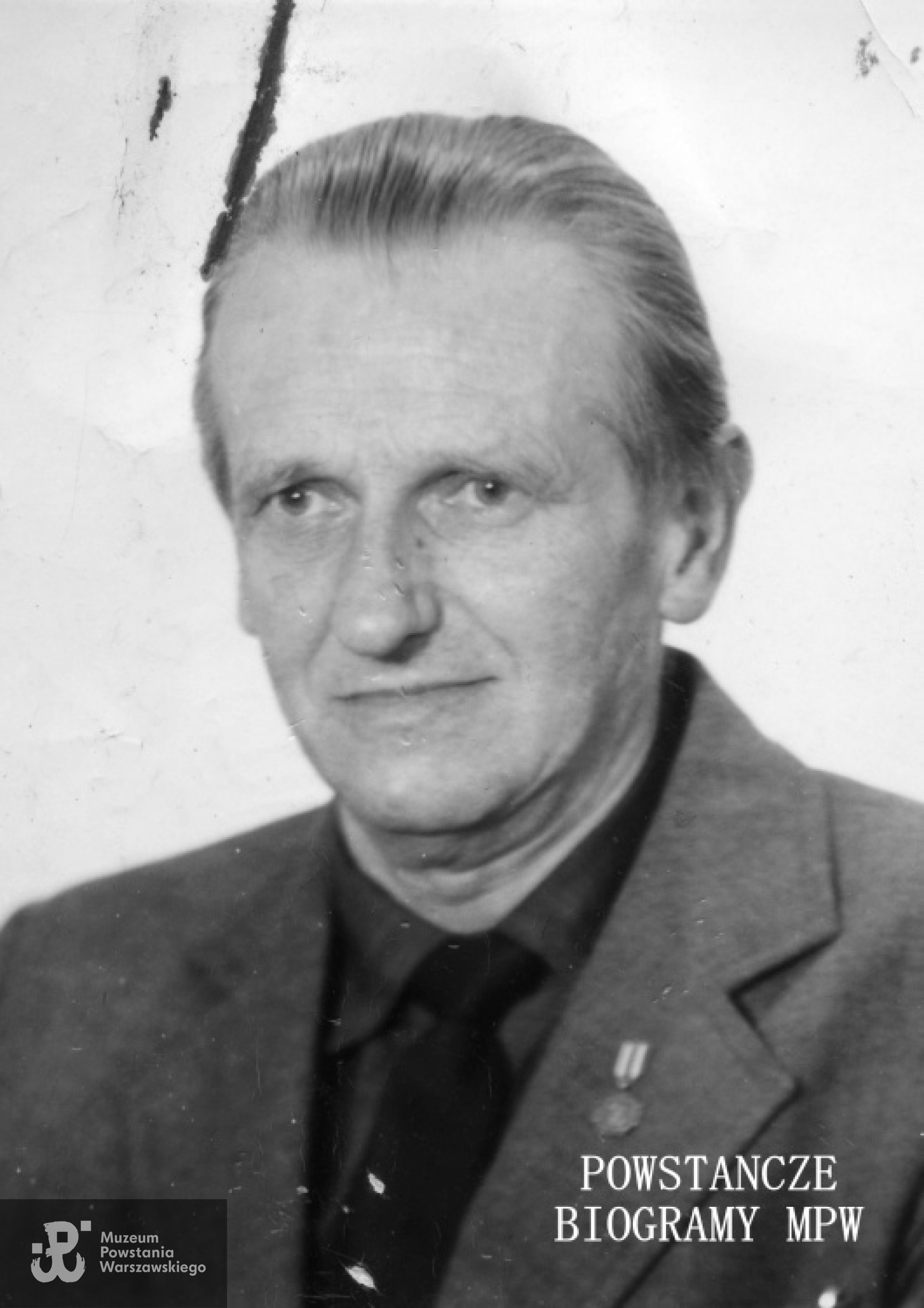 Powojenne zdjęcie portretowe kpr. Andrzeja Dubiszewskiego ps."Osa". Ze zbiorów Muzeum Powstania Warszawskiego, sygn. MPW-IP/5389