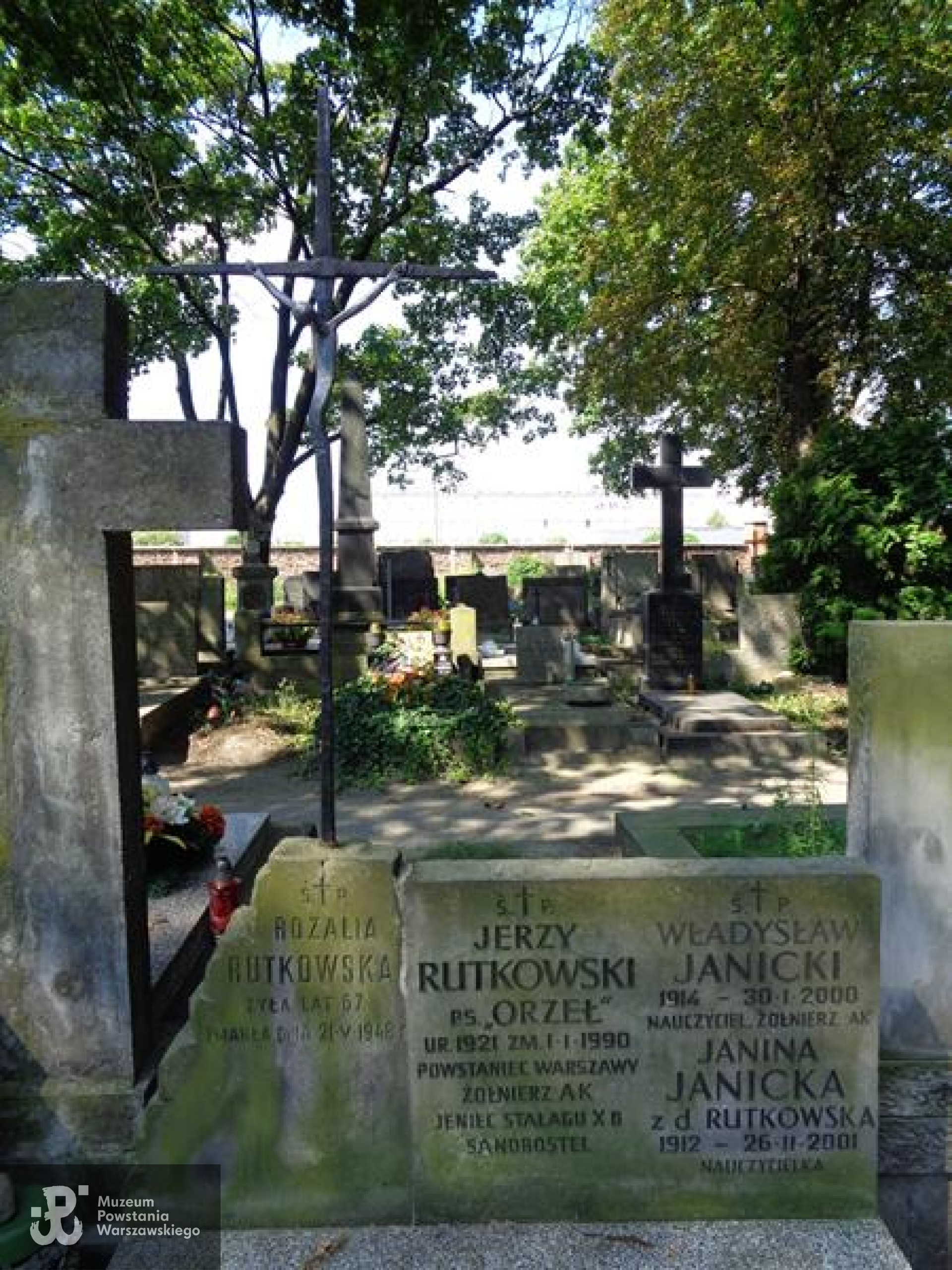 Fot. Warszawskie Zabytkowe Pomniki Nagrobne:  serwis mapowy m. st. Warszawy: <i>cmentarze.um.warszawa.pl</i>